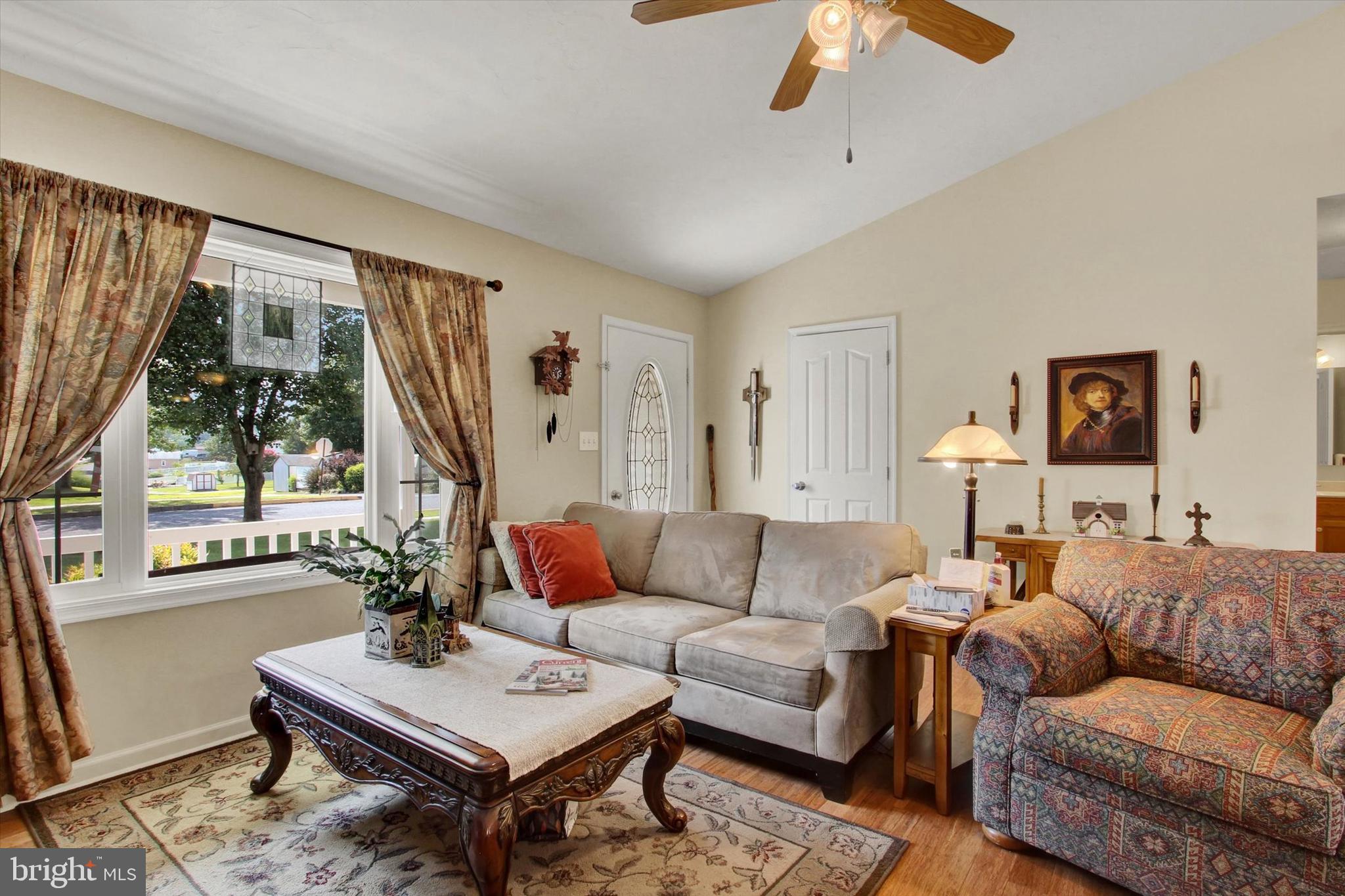 12 YORKTOWNE COURT