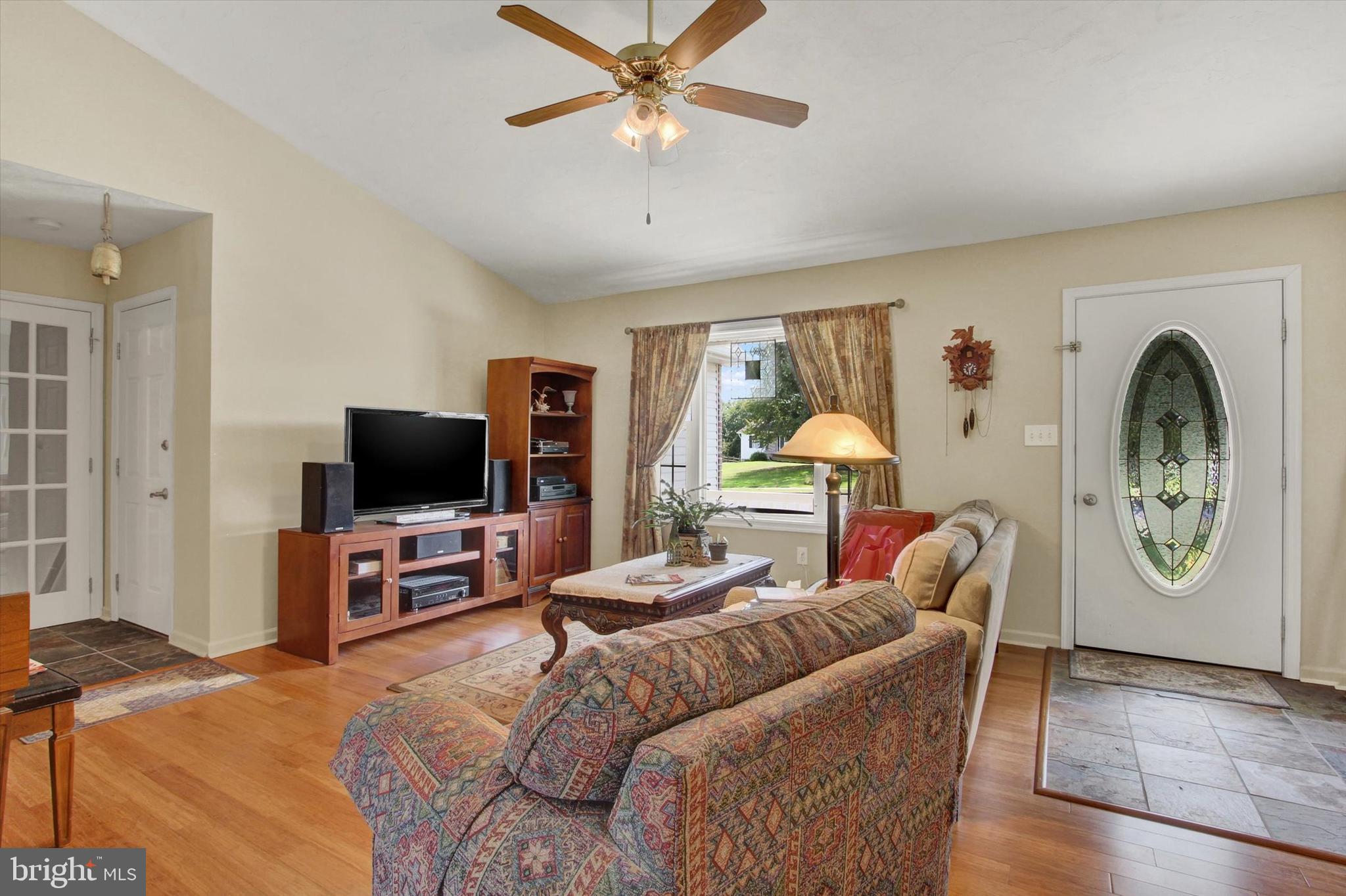 12 YORKTOWNE COURT
