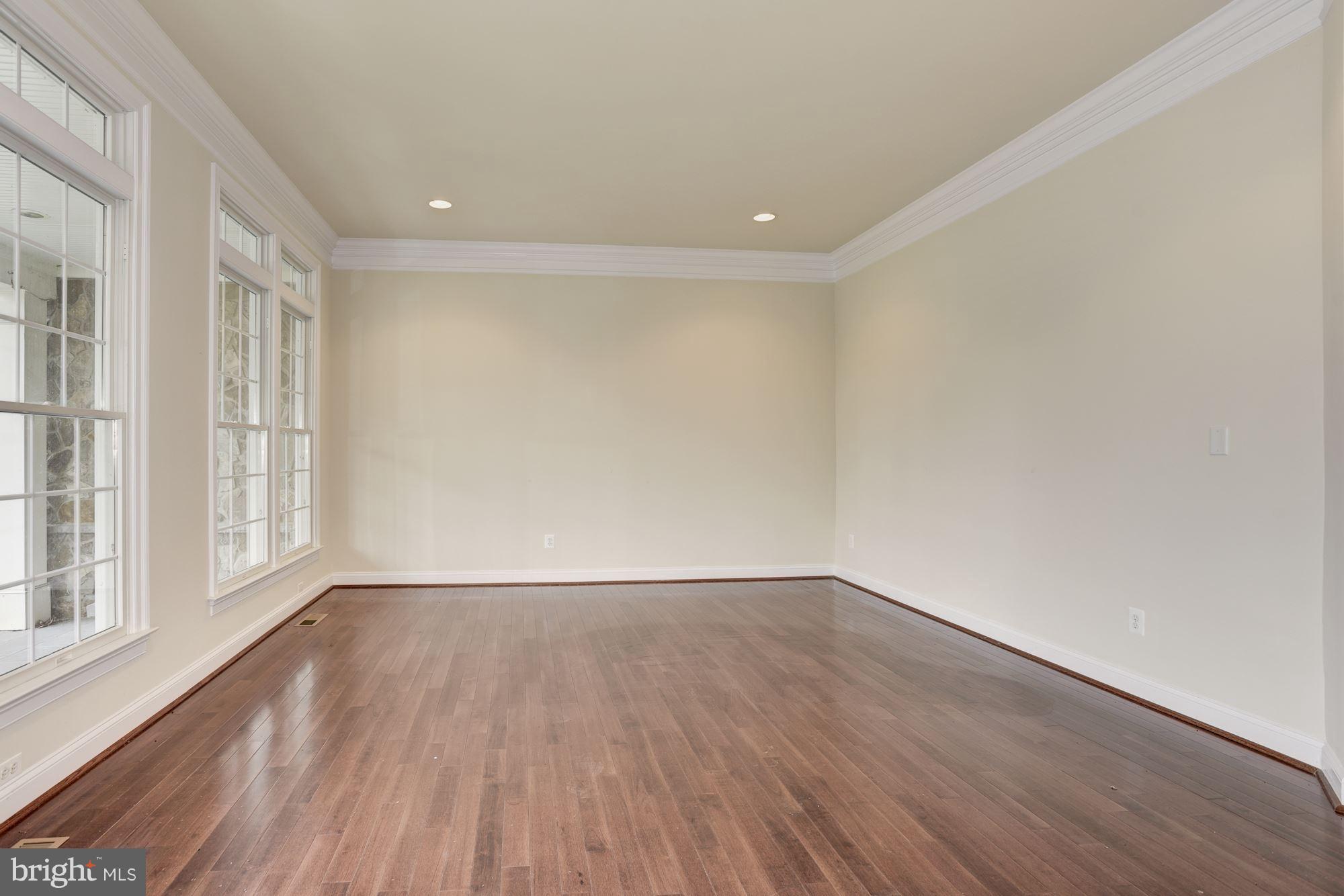 LANSDOWNE ON THE POTOMAC - Residential