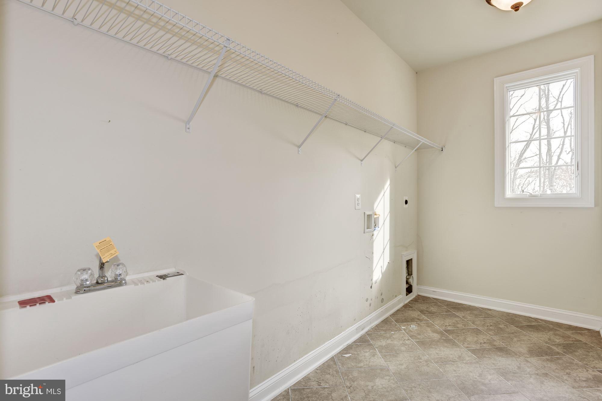 LANSDOWNE ON THE POTOMAC - Residential