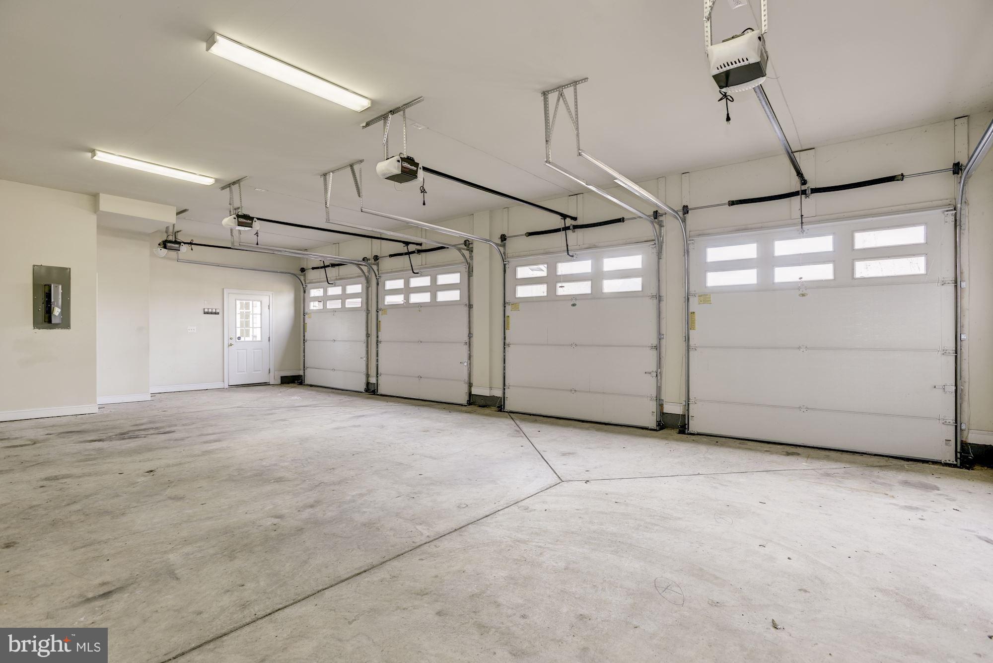 LANSDOWNE ON THE POTOMAC - Residential