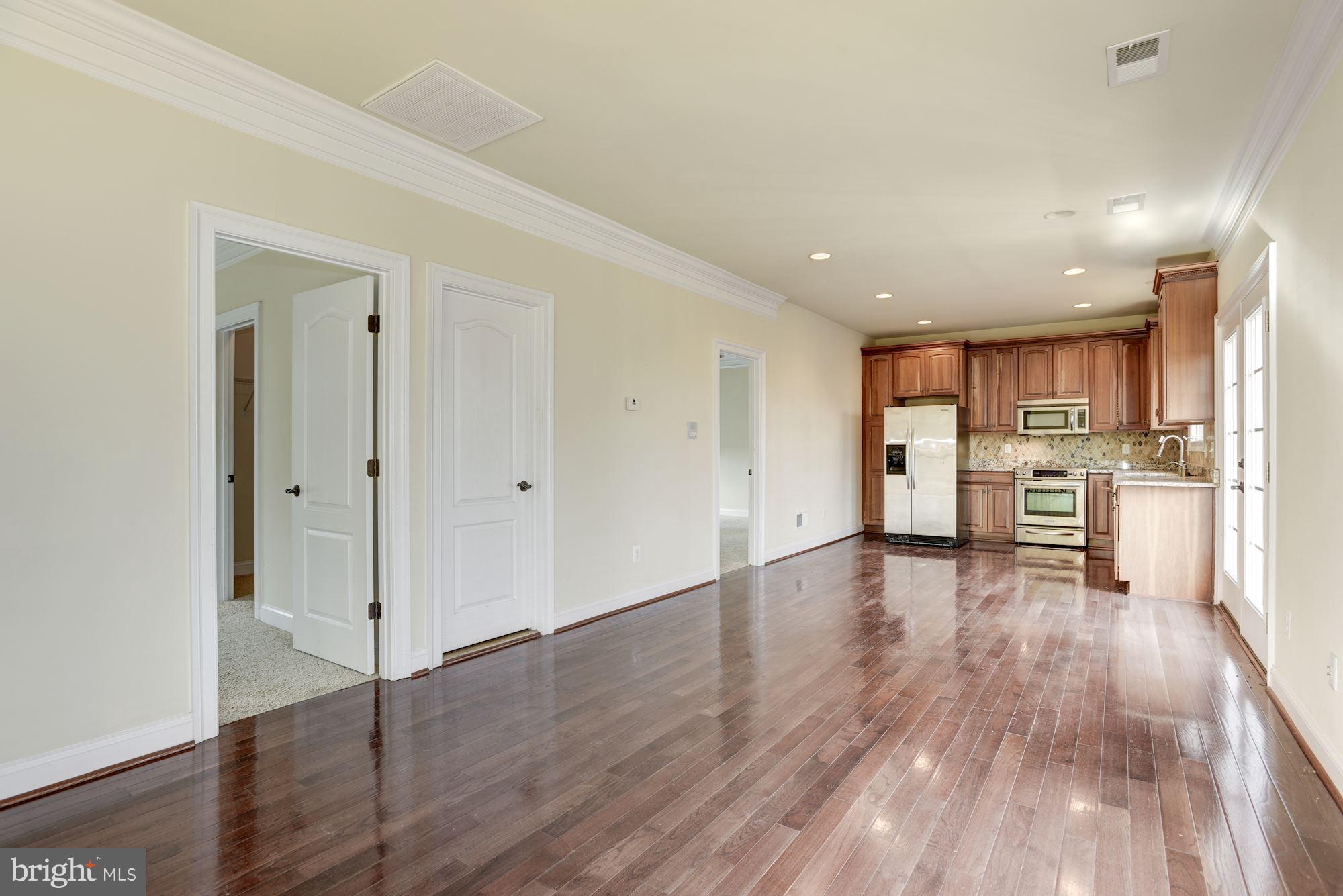 LANSDOWNE ON THE POTOMAC - Residential