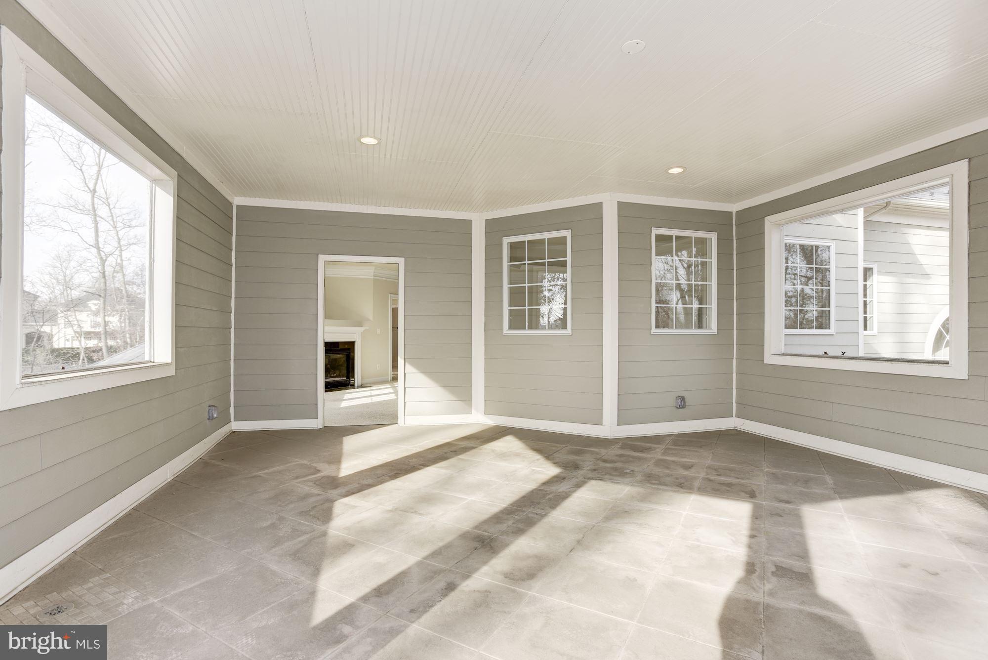 LANSDOWNE ON THE POTOMAC - Residential