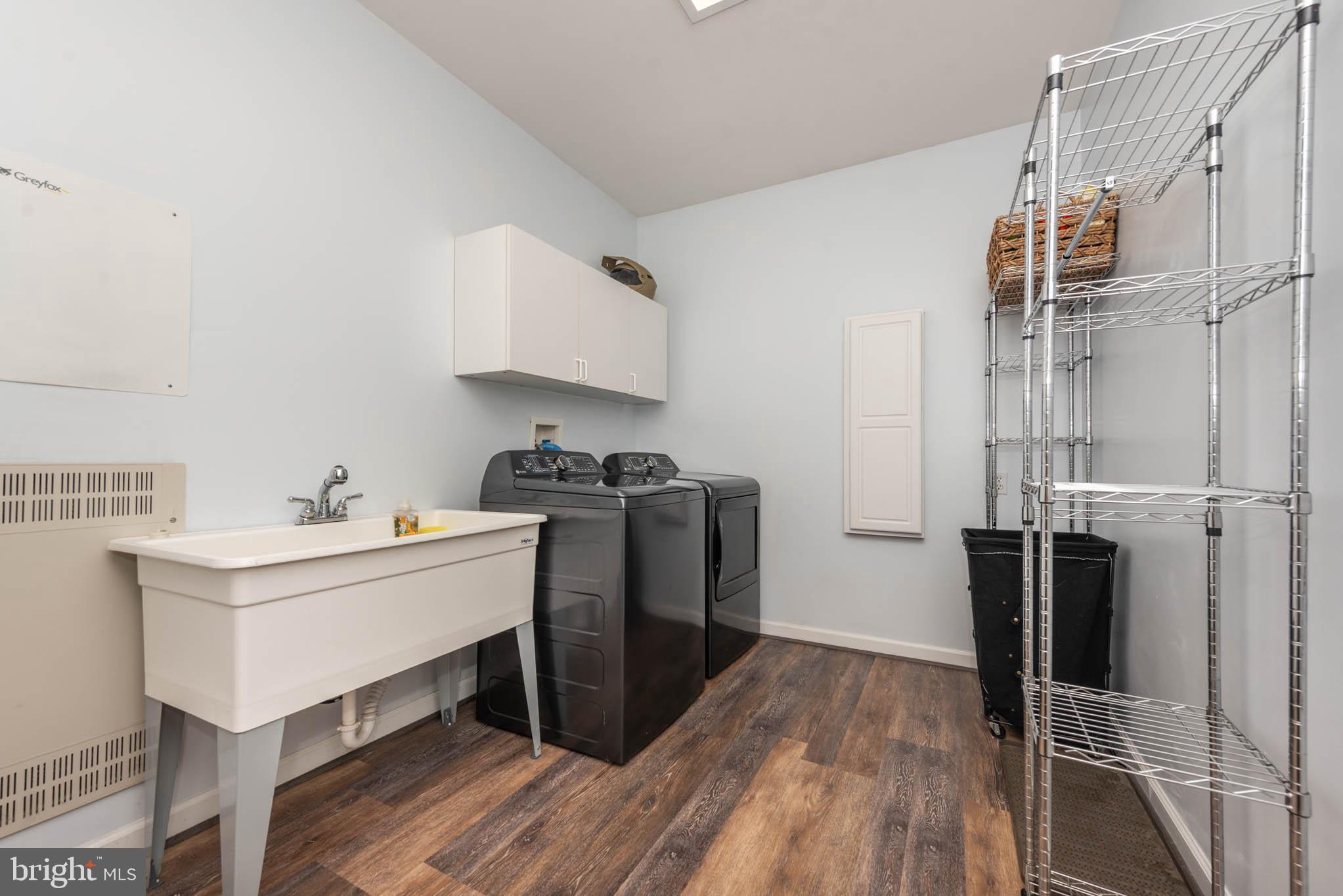 WHITE HALL - Residential