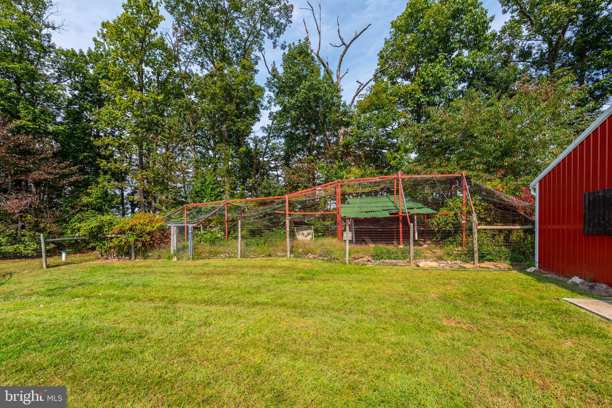 WHITE HALL - Residential