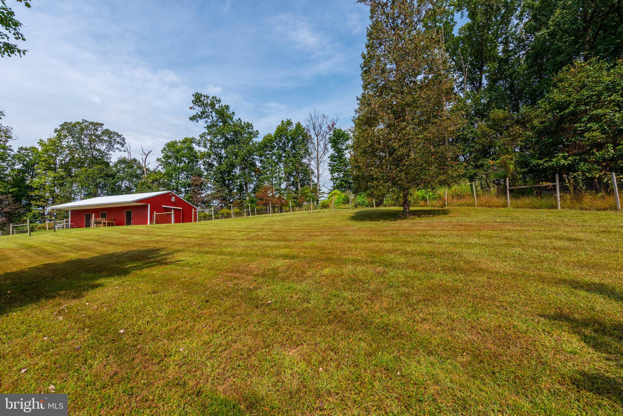 WHITE HALL - Residential