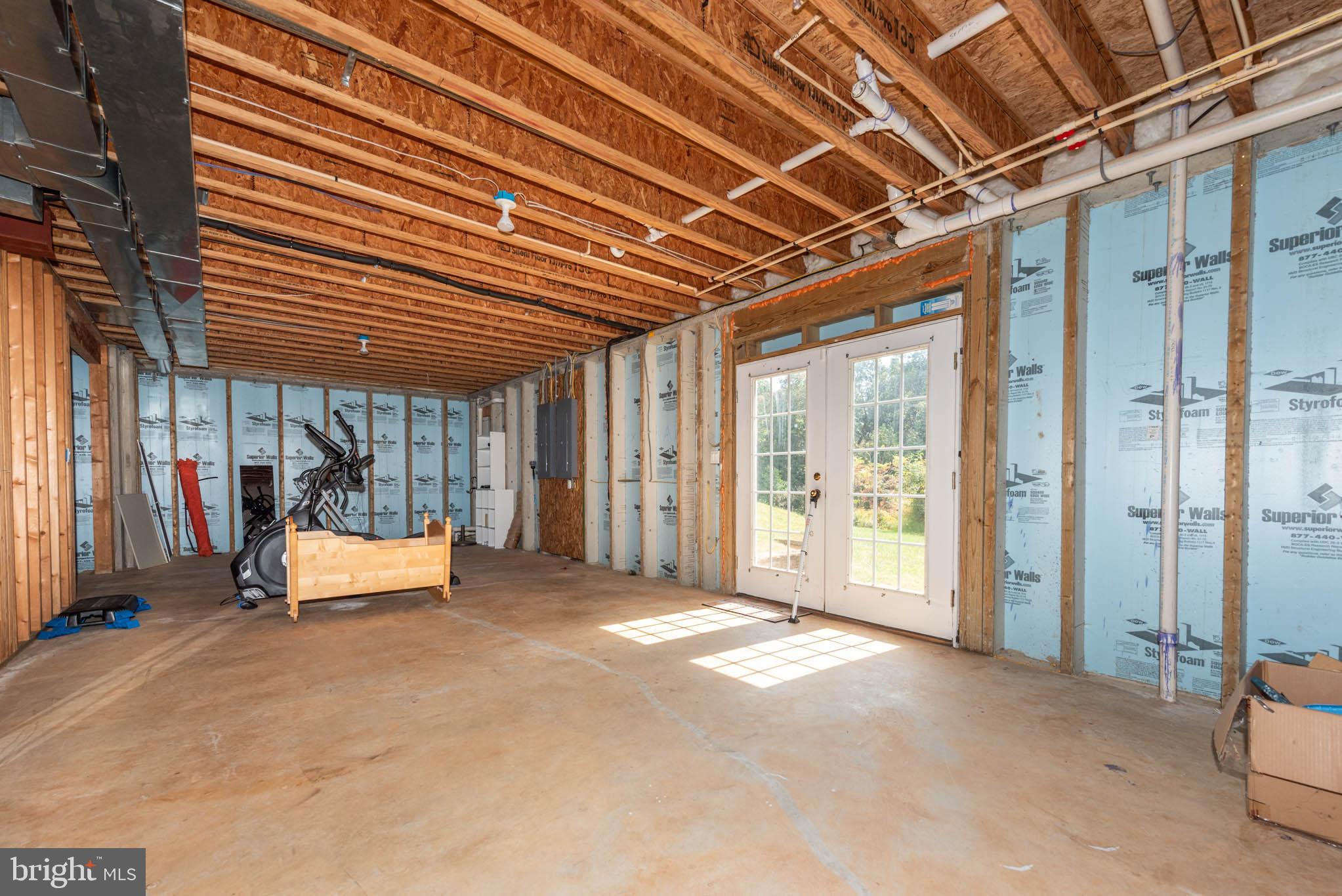 WHITE HALL - Residential