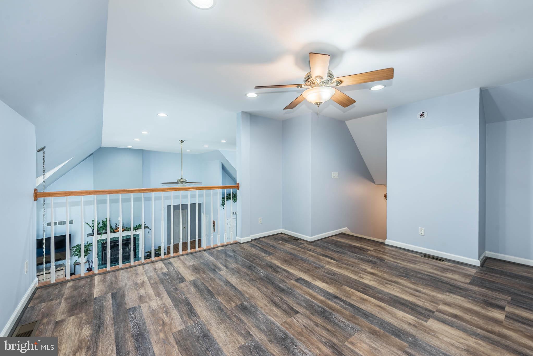 WHITE HALL - Residential