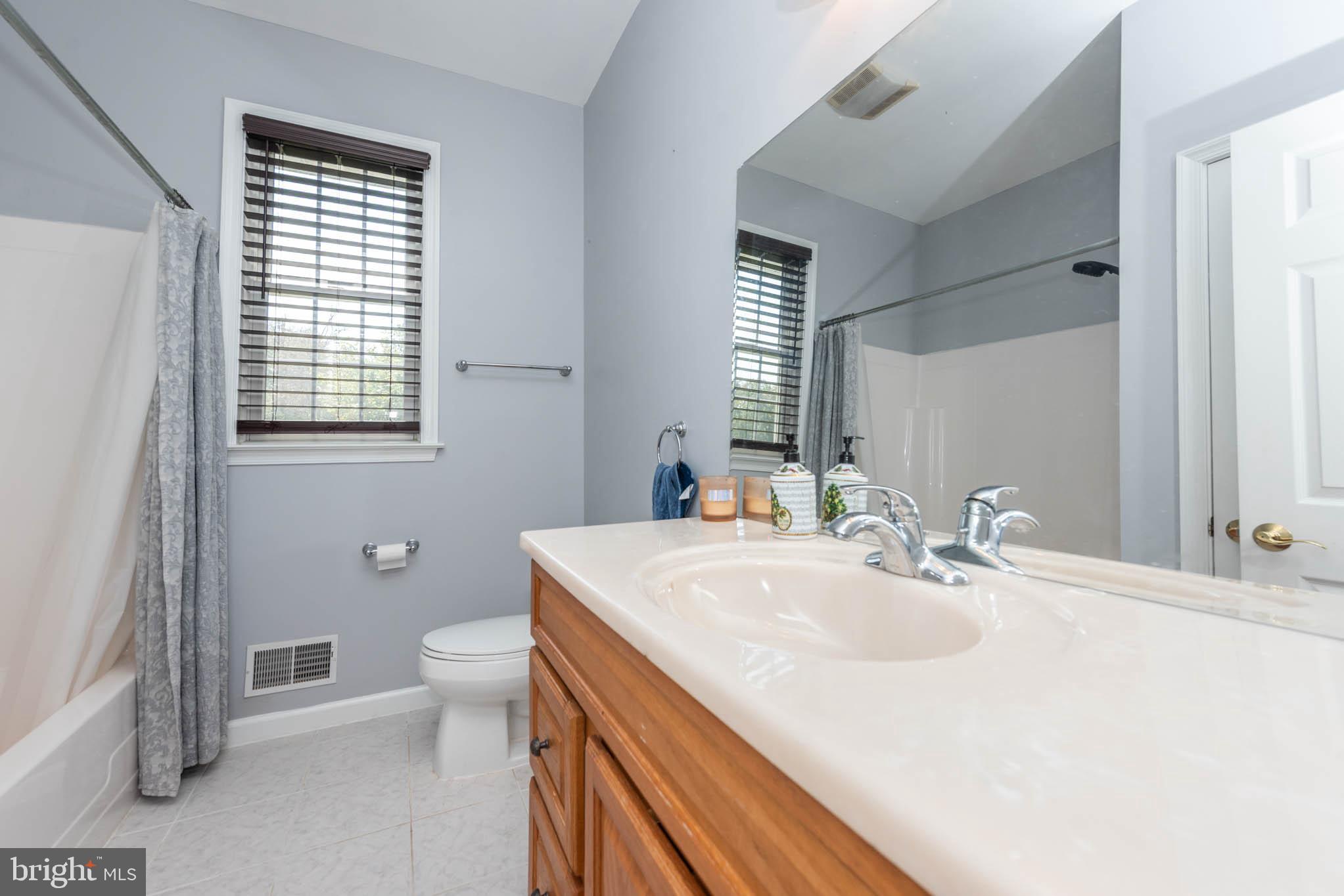 WHITE HALL - Residential