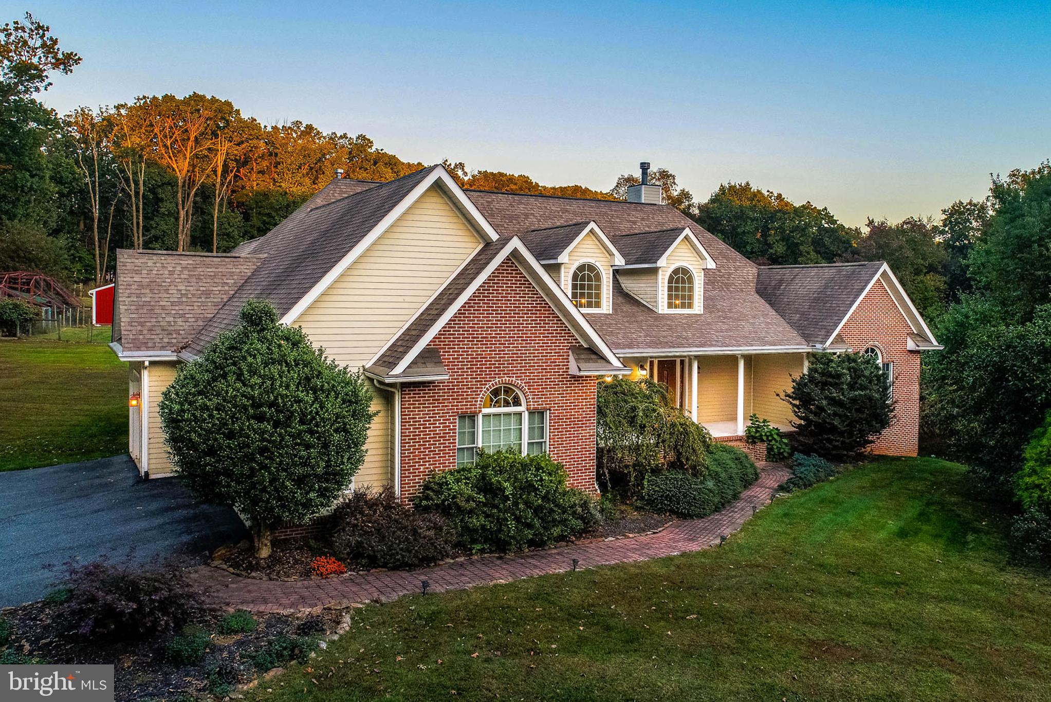 WHITE HALL - Residential