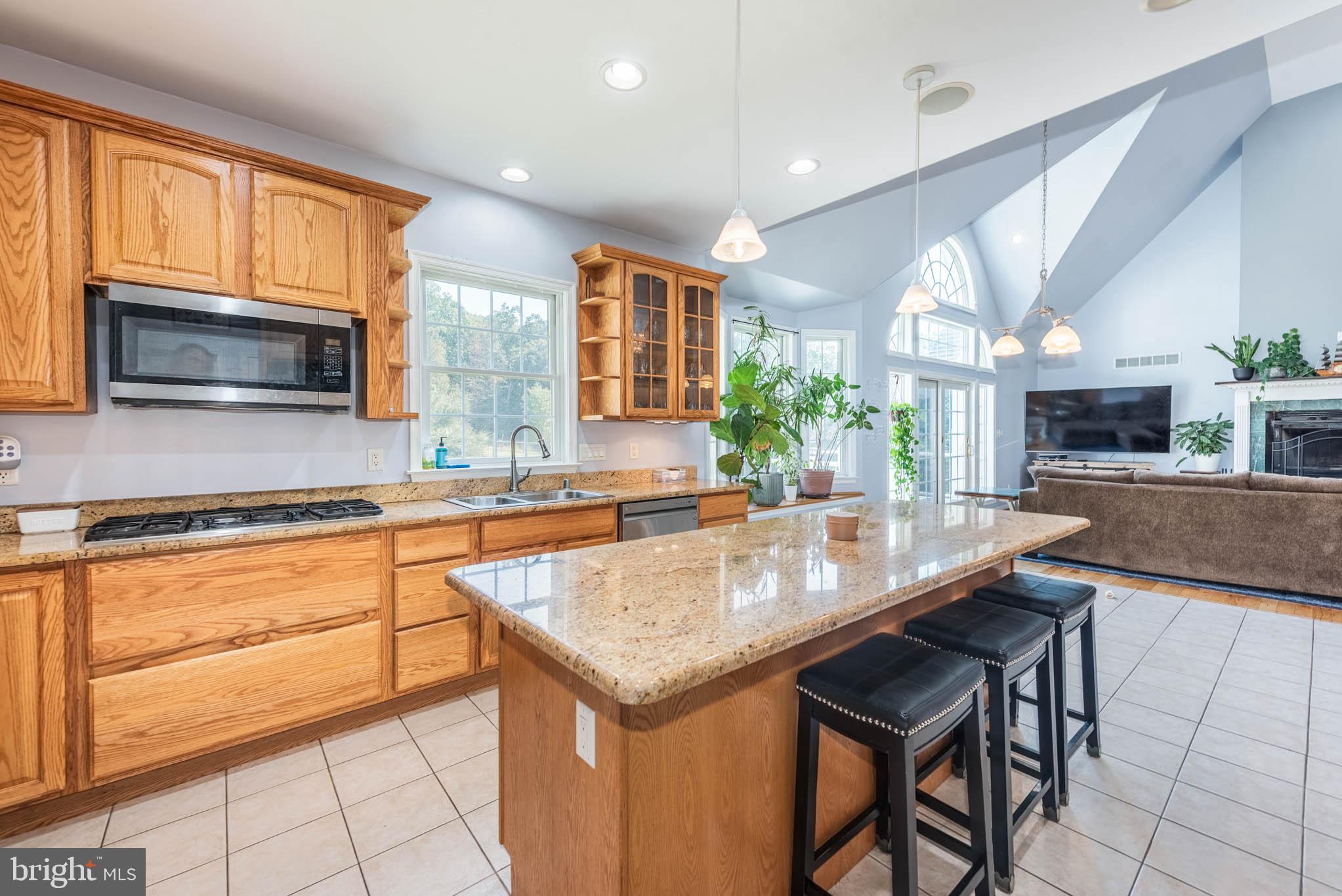 WHITE HALL - Residential