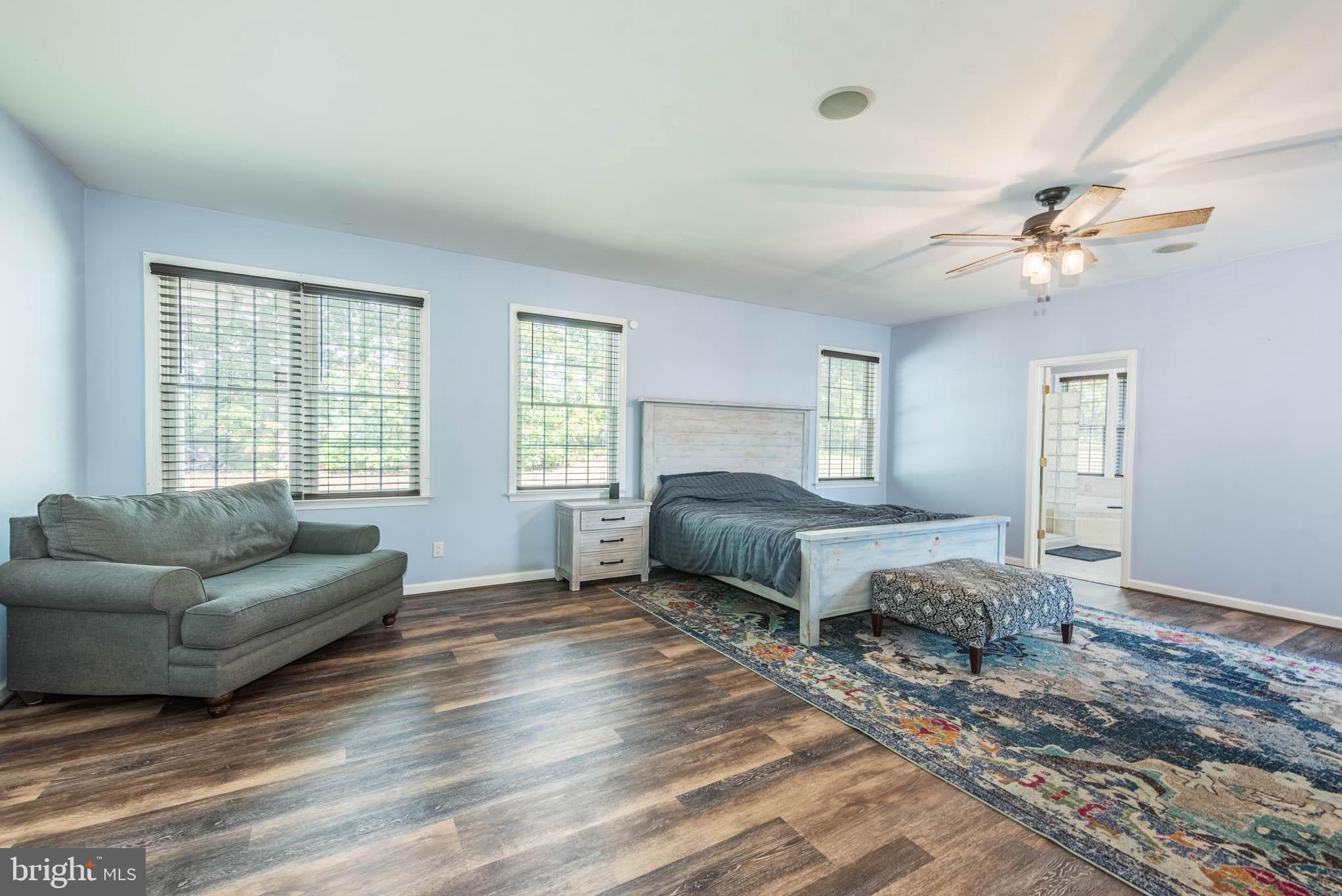 WHITE HALL - Residential