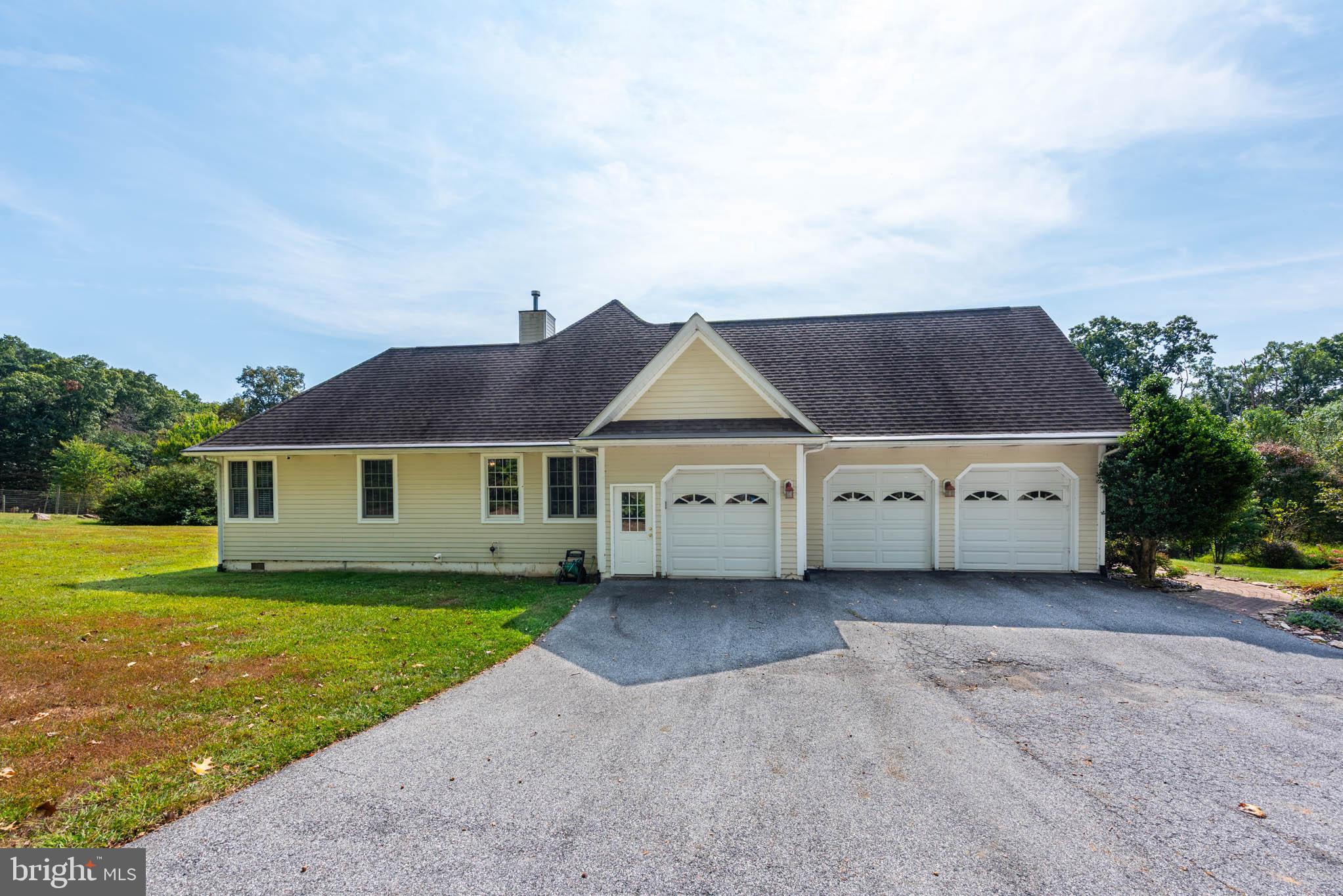 WHITE HALL - Residential