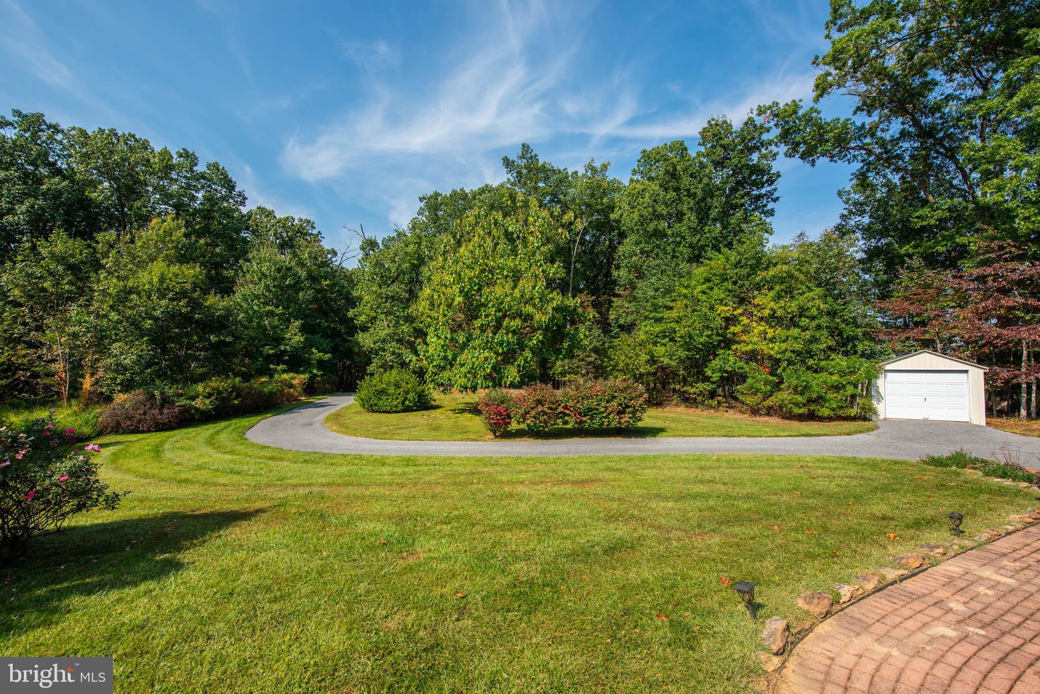 WHITE HALL - Residential