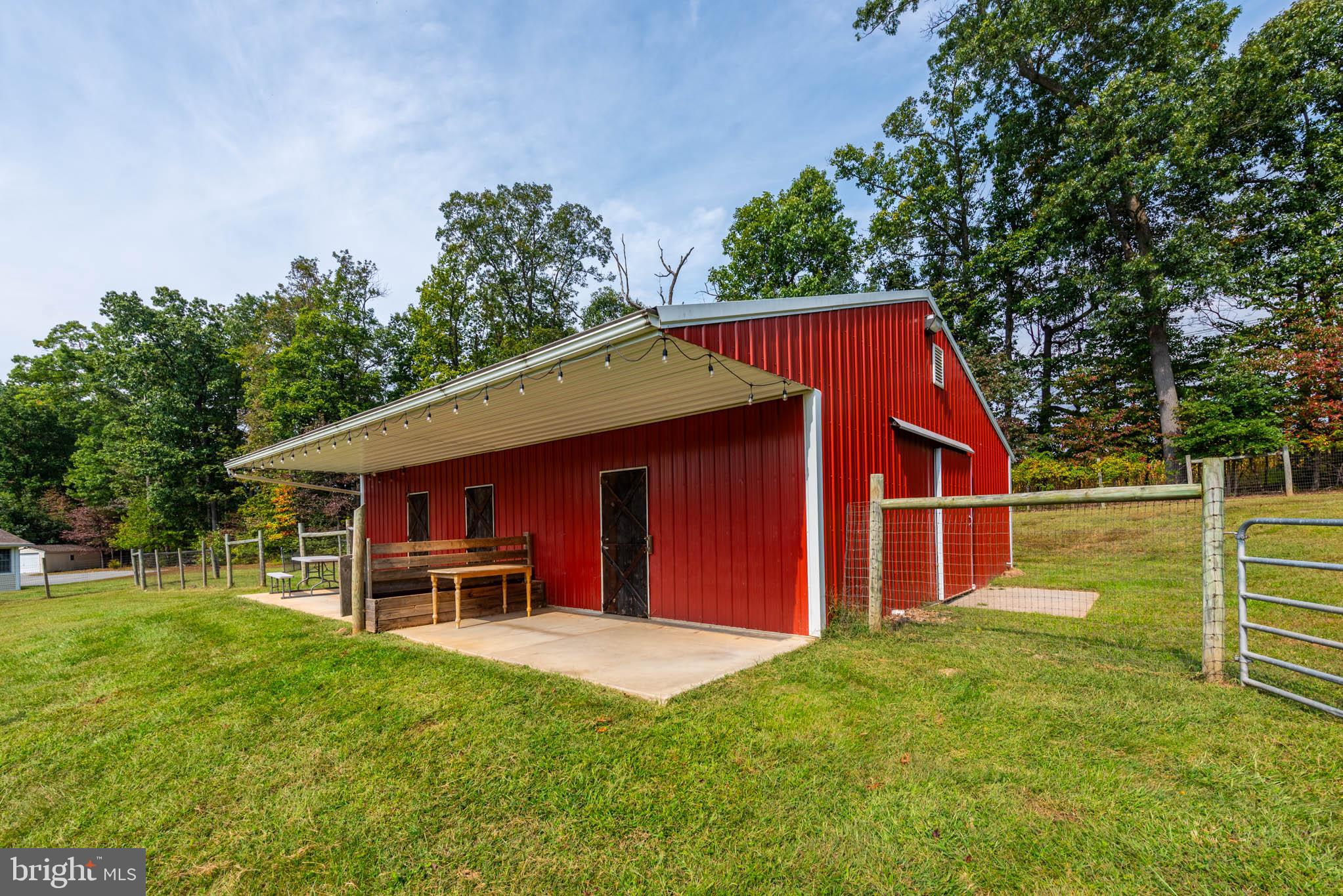 WHITE HALL - Residential