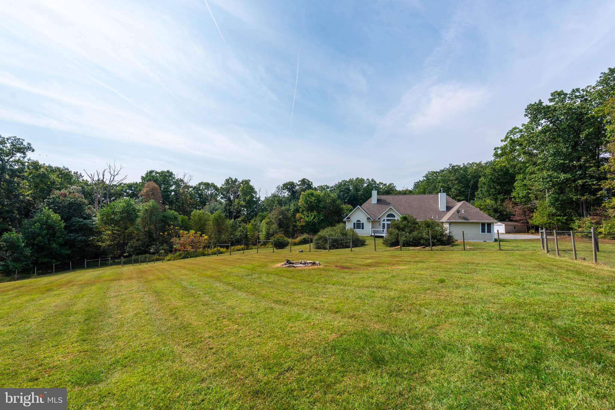 WHITE HALL - Residential