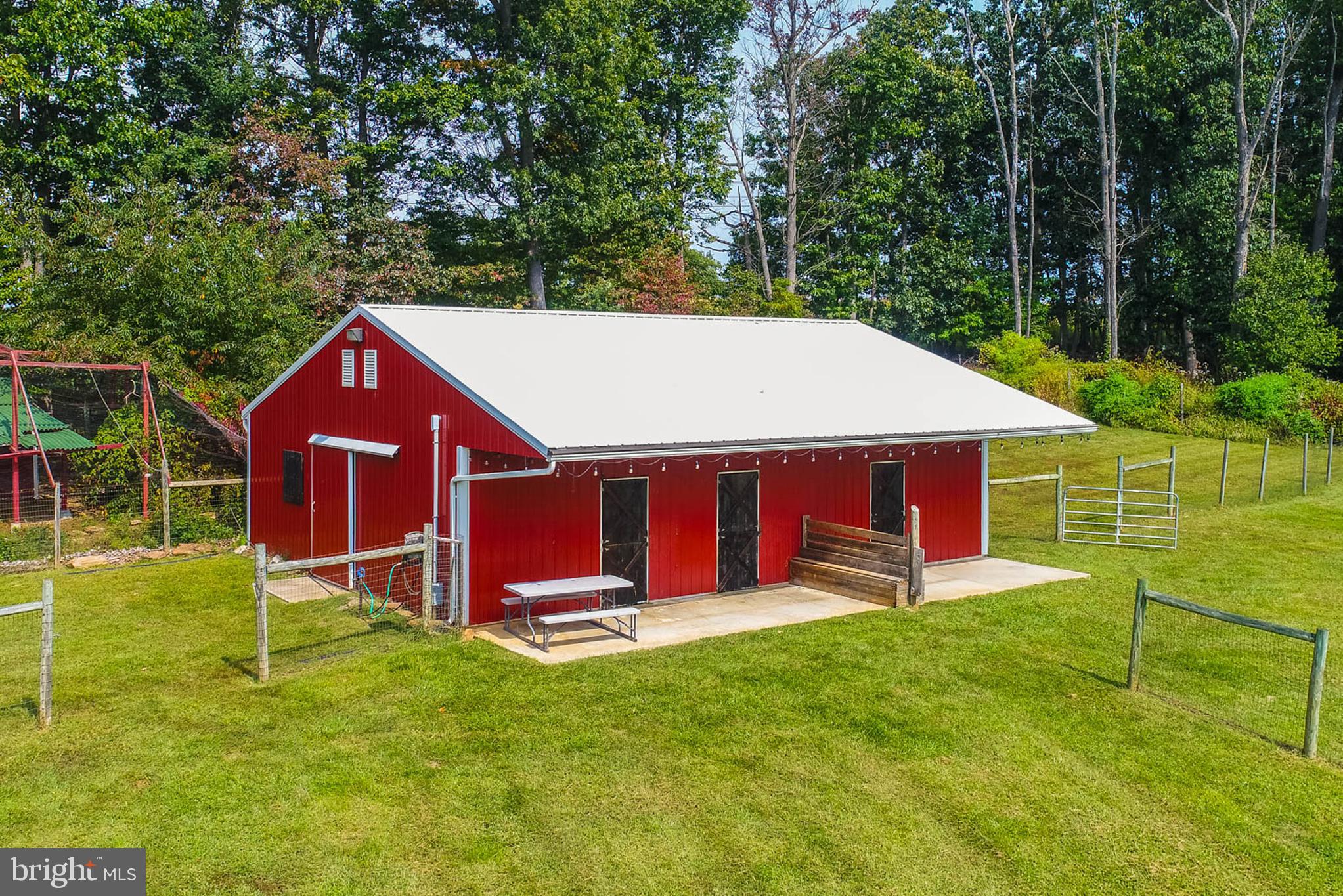 WHITE HALL - Residential