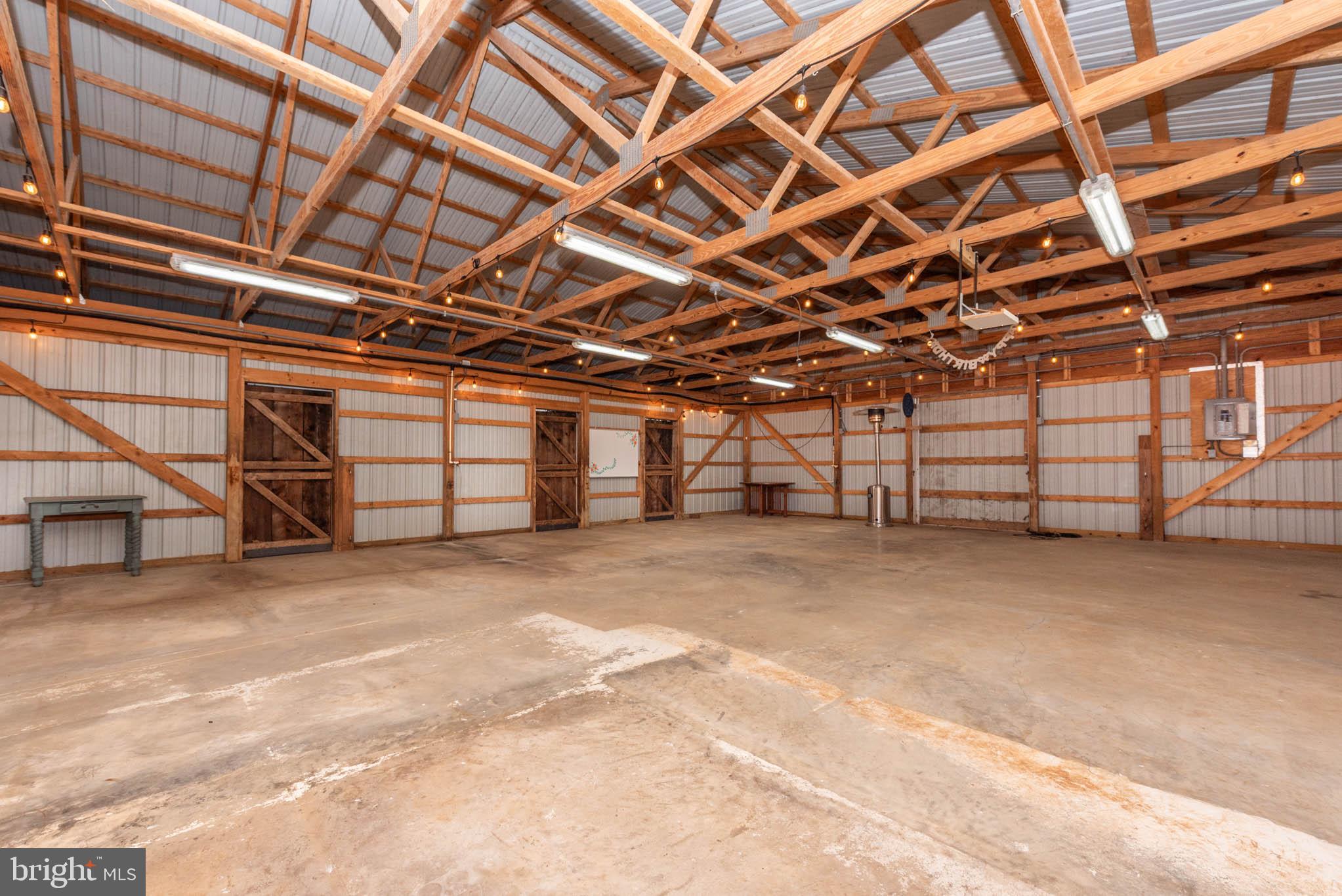 WHITE HALL - Residential