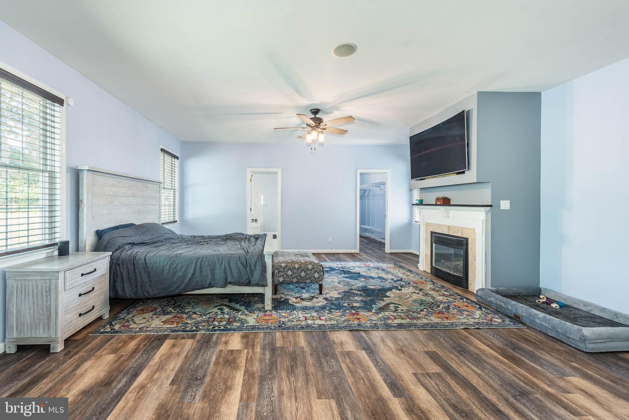 WHITE HALL - Residential