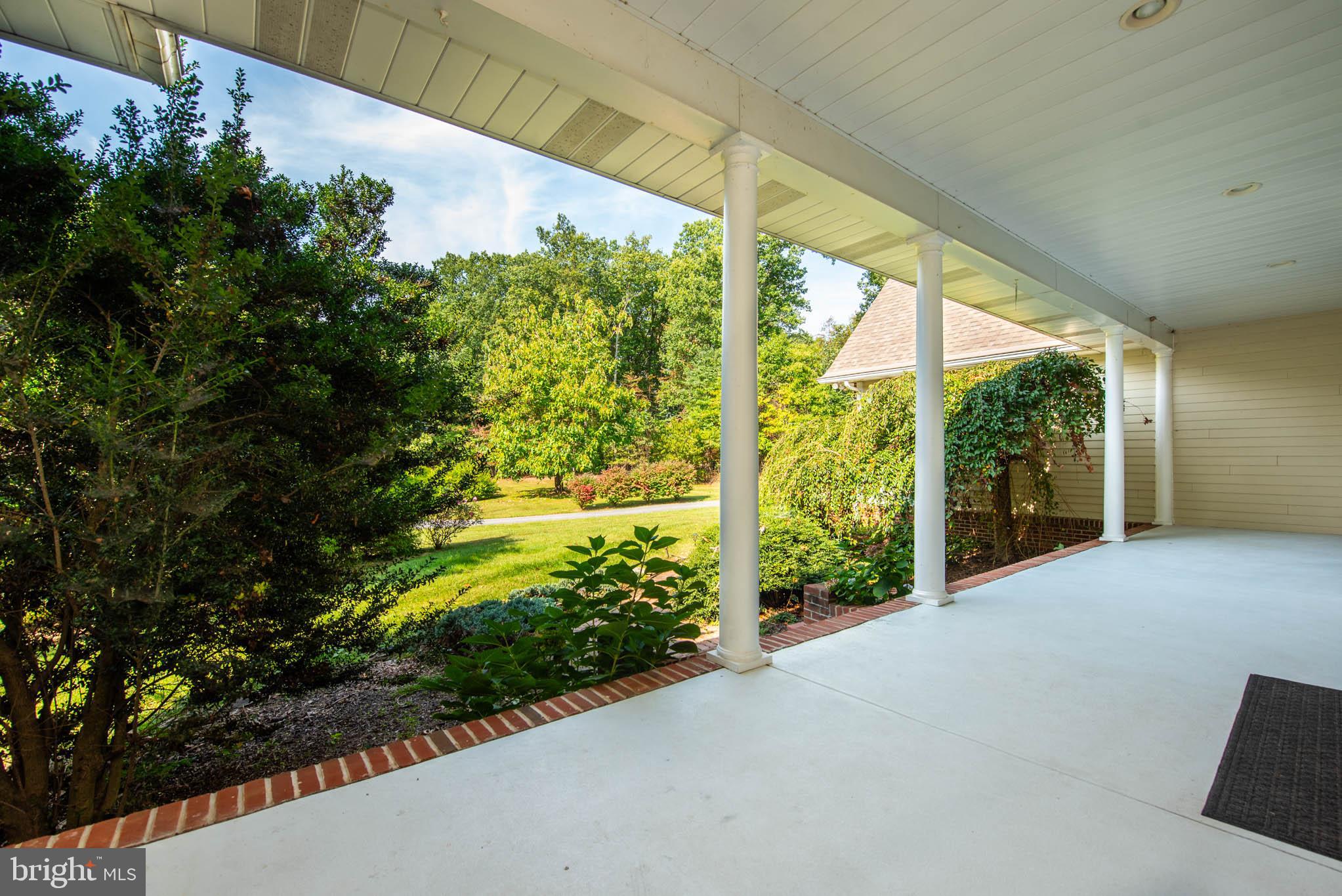 WHITE HALL - Residential