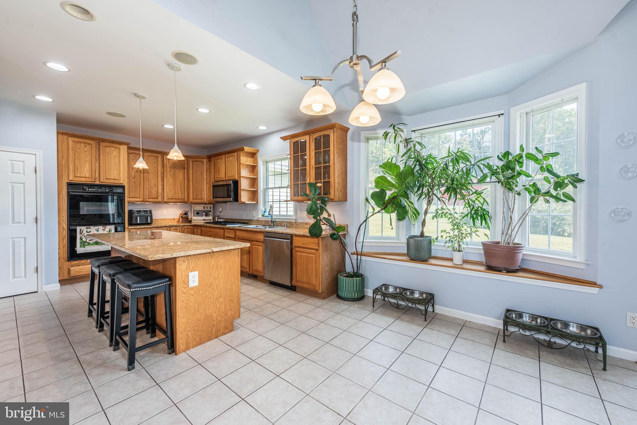 WHITE HALL - Residential