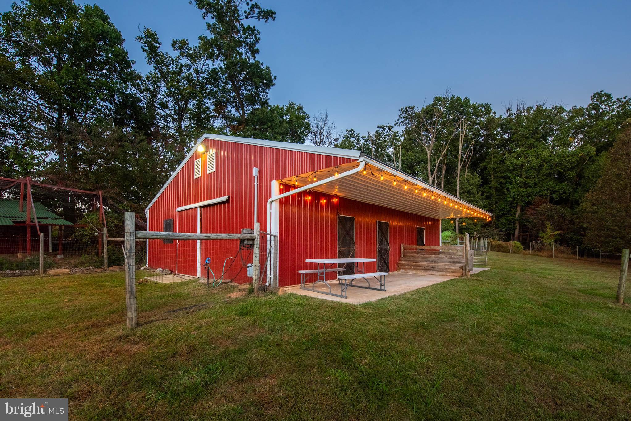 WHITE HALL - Residential