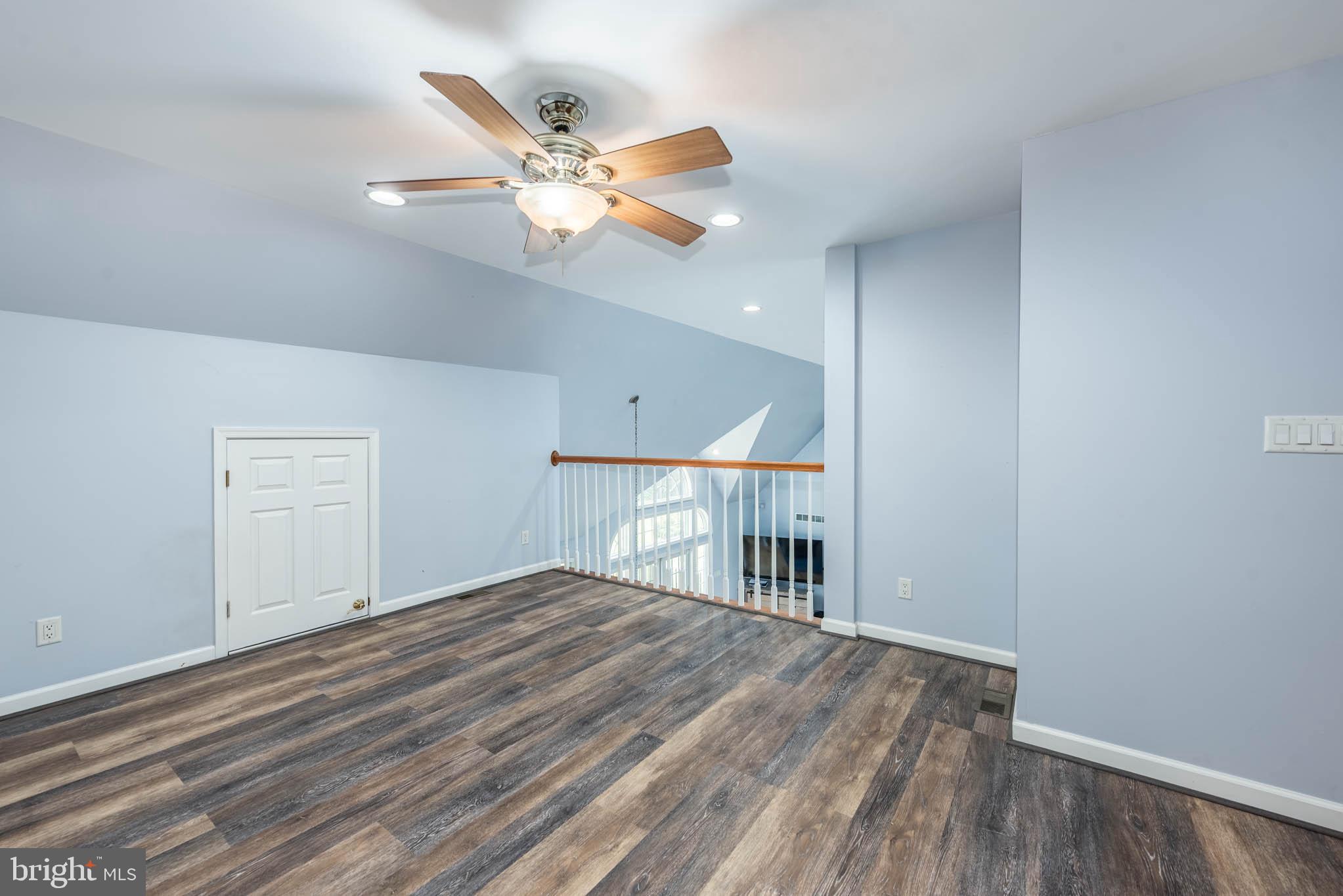 WHITE HALL - Residential