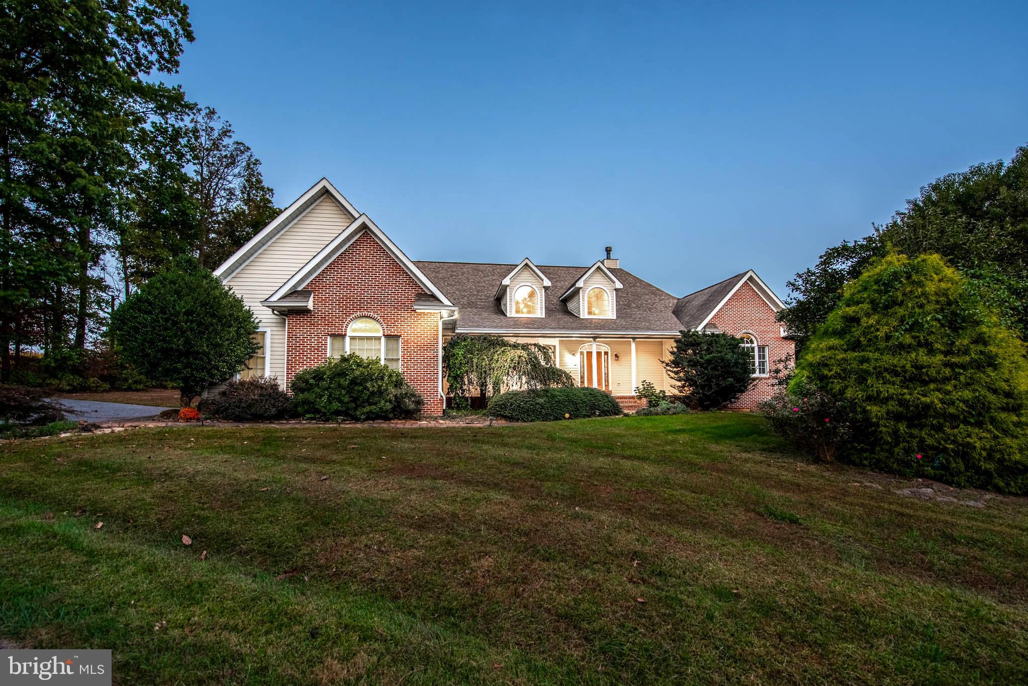 WHITE HALL - Residential