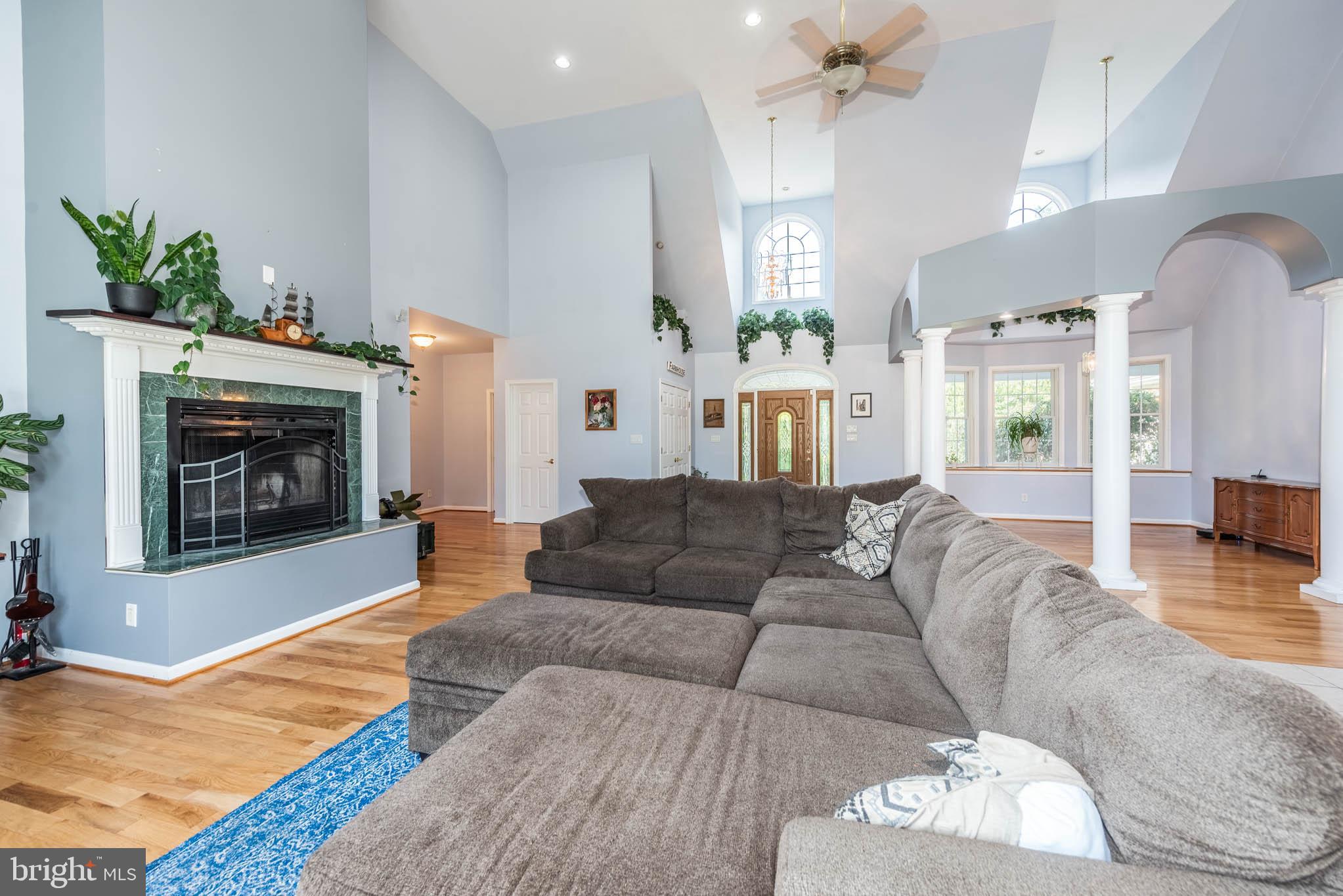 WHITE HALL - Residential