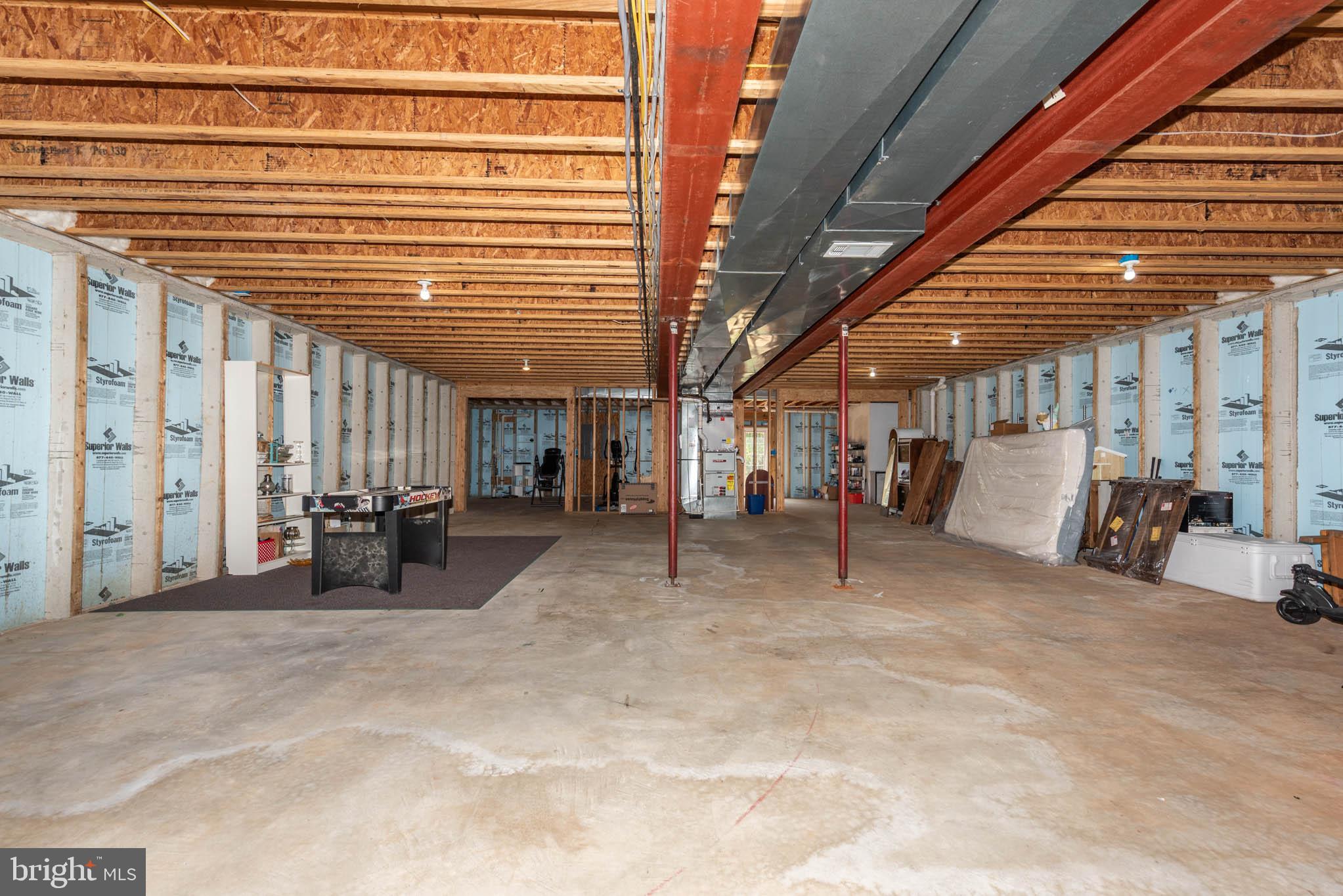 WHITE HALL - Residential