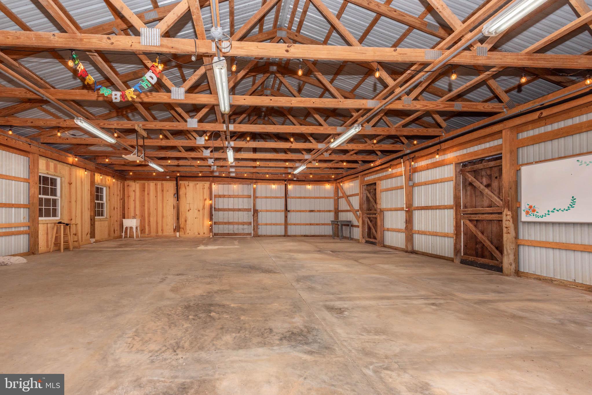 WHITE HALL - Residential