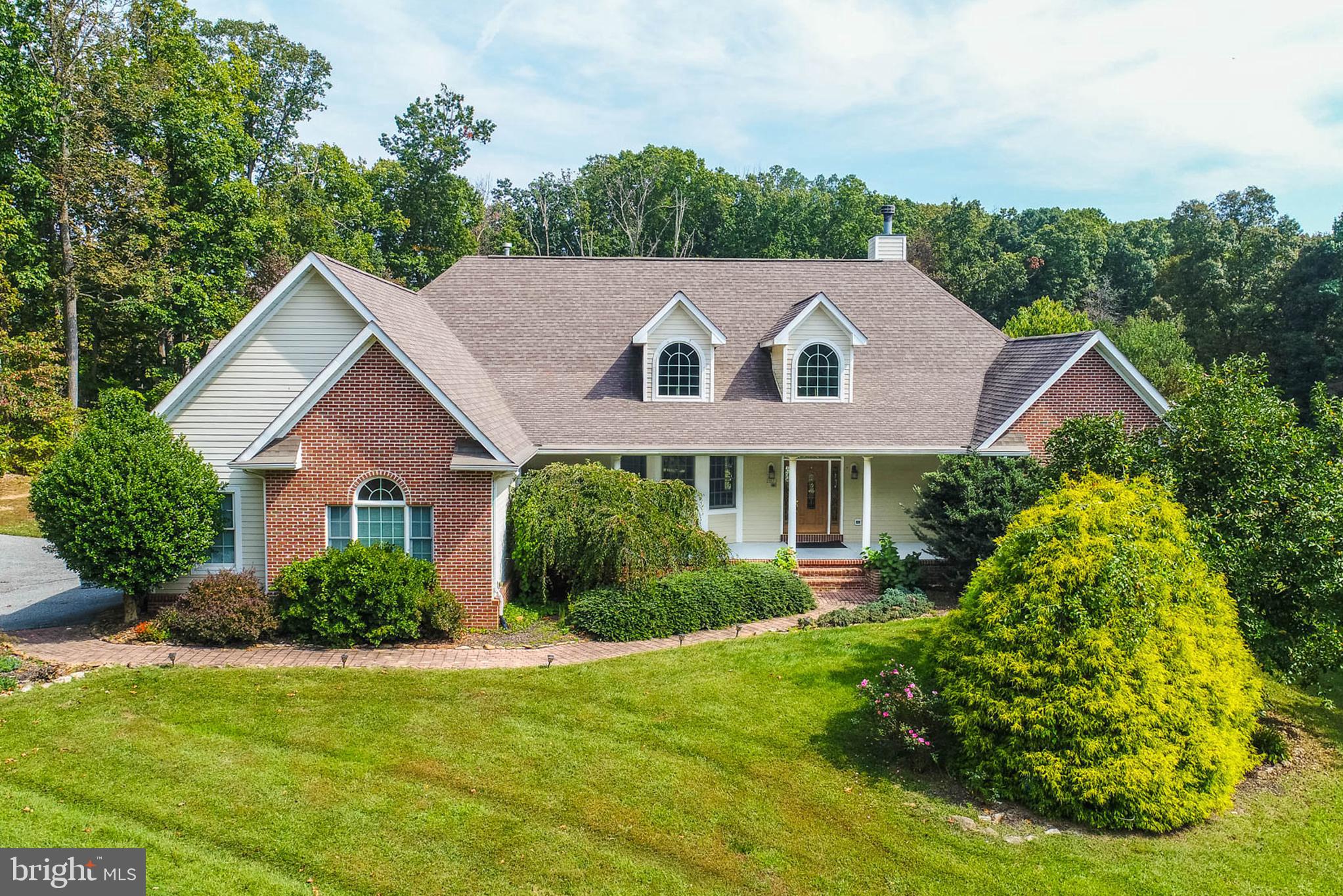 WHITE HALL - Residential