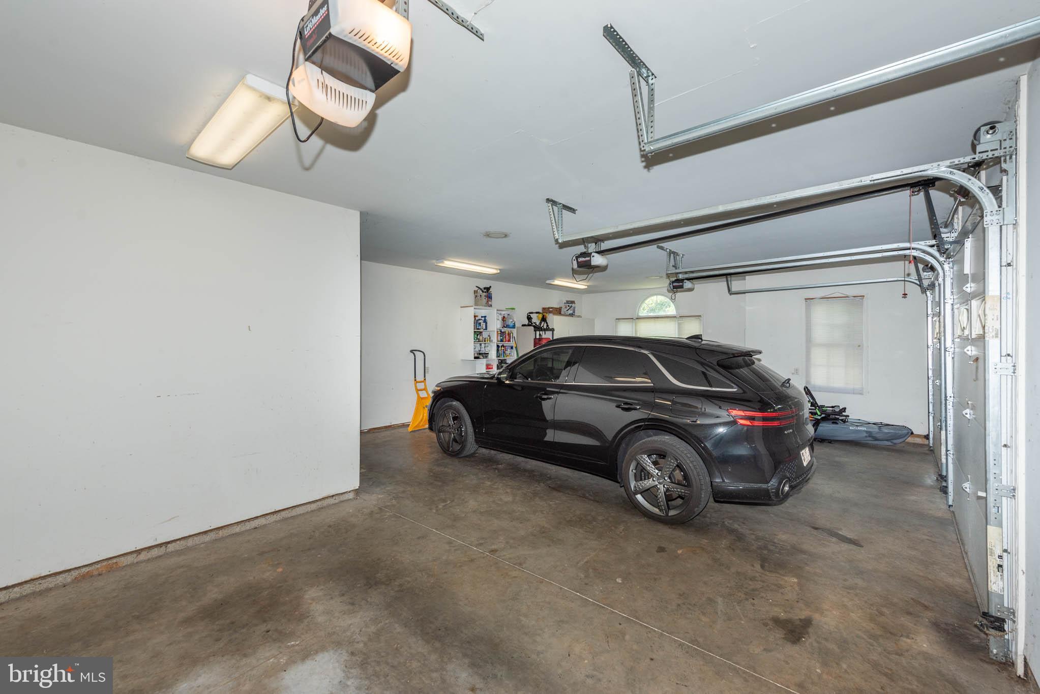 WHITE HALL - Residential