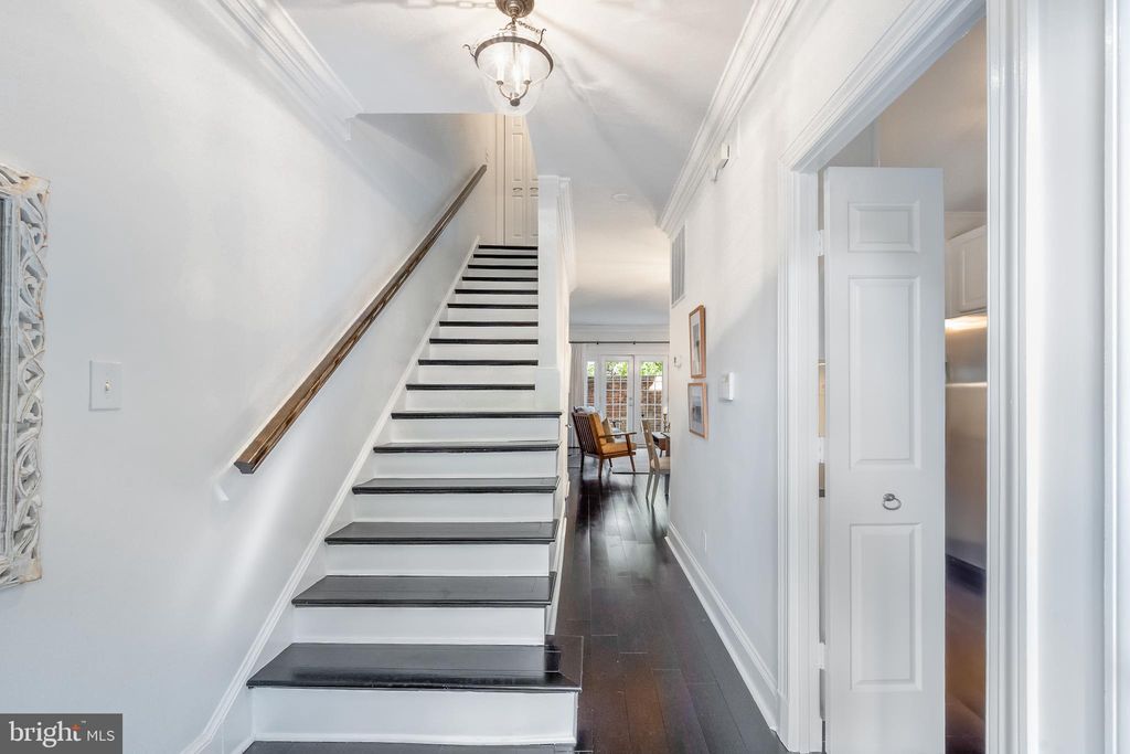 Photo of 533 Tobacco Quay, ALEXANDRIA, VA 22314 (MLS # VAAX2051152)