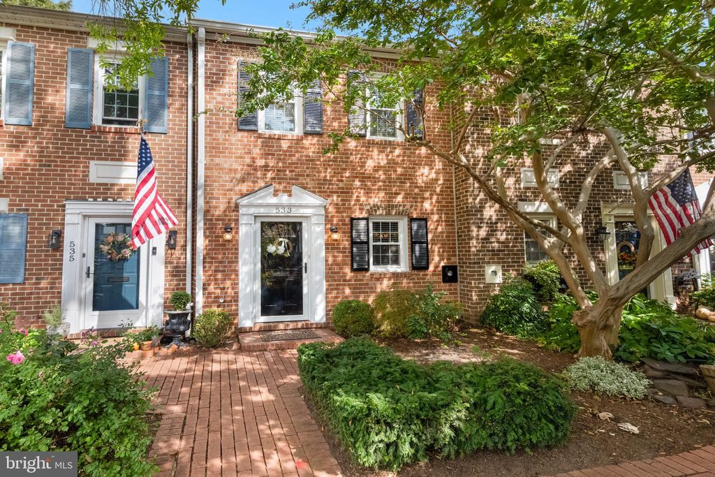 Photo of 533 Tobacco Quay, ALEXANDRIA, VA 22314 (MLS # VAAX2051152)