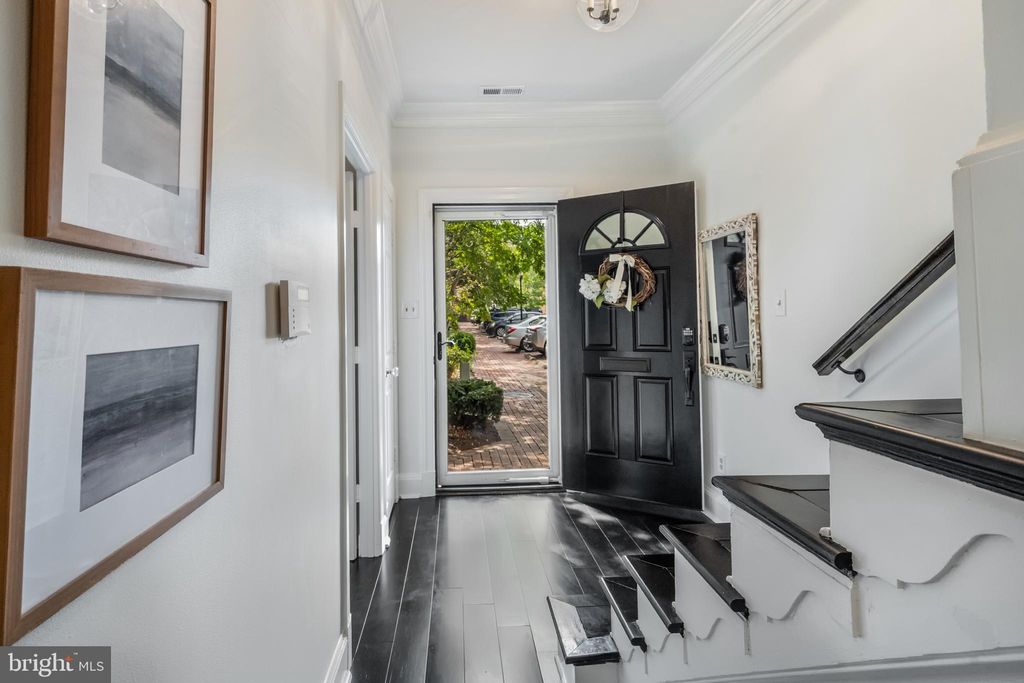 Photo of 533 Tobacco Quay, ALEXANDRIA, VA 22314 (MLS # VAAX2051152)