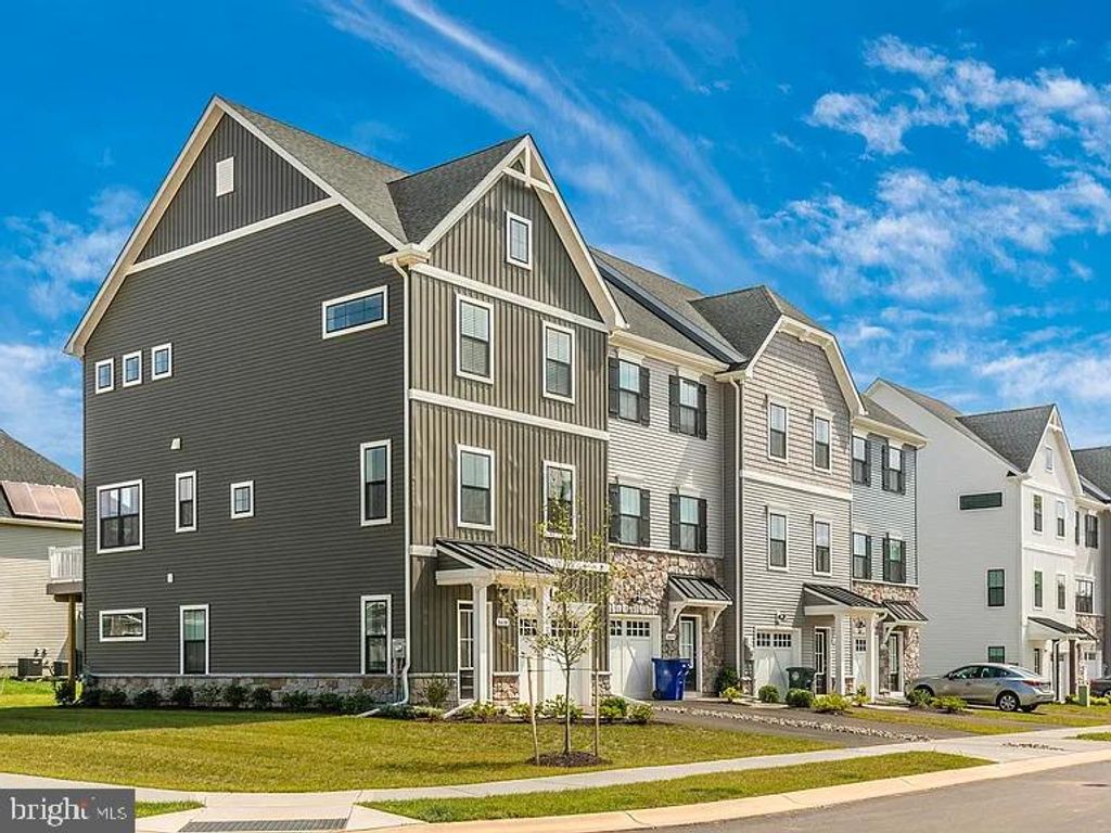 Photo of 1612 Corn Crib Pl, FREDERICK, MD 21702 (MLS # MDFR2070148)