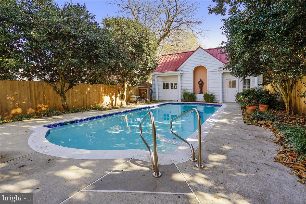 HISTORIC DISTRICT - Residential Lease