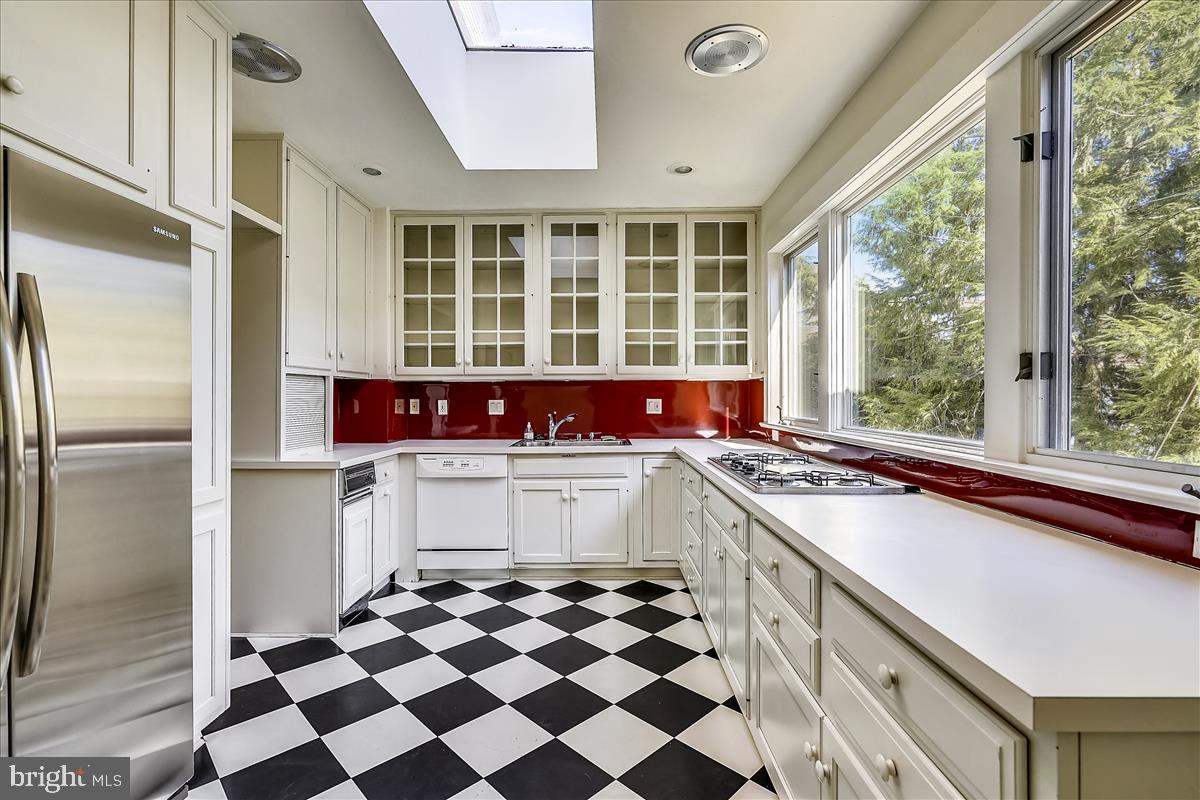 HISTORIC DISTRICT - Residential Lease