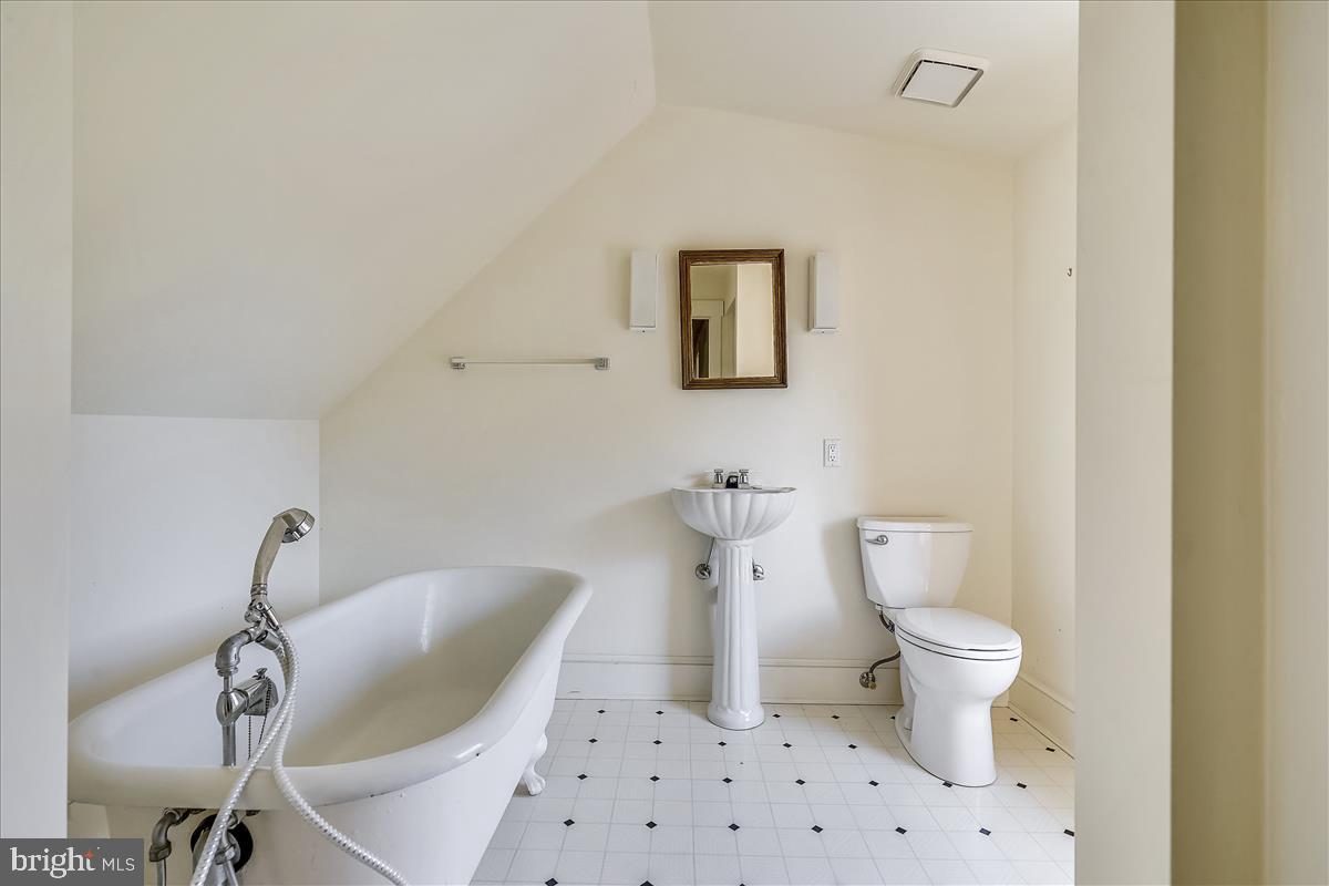 HISTORIC DISTRICT - Residential Lease