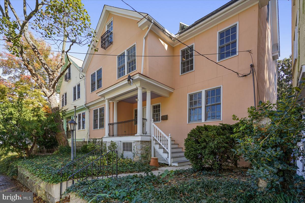 HISTORIC DISTRICT - Residential Lease