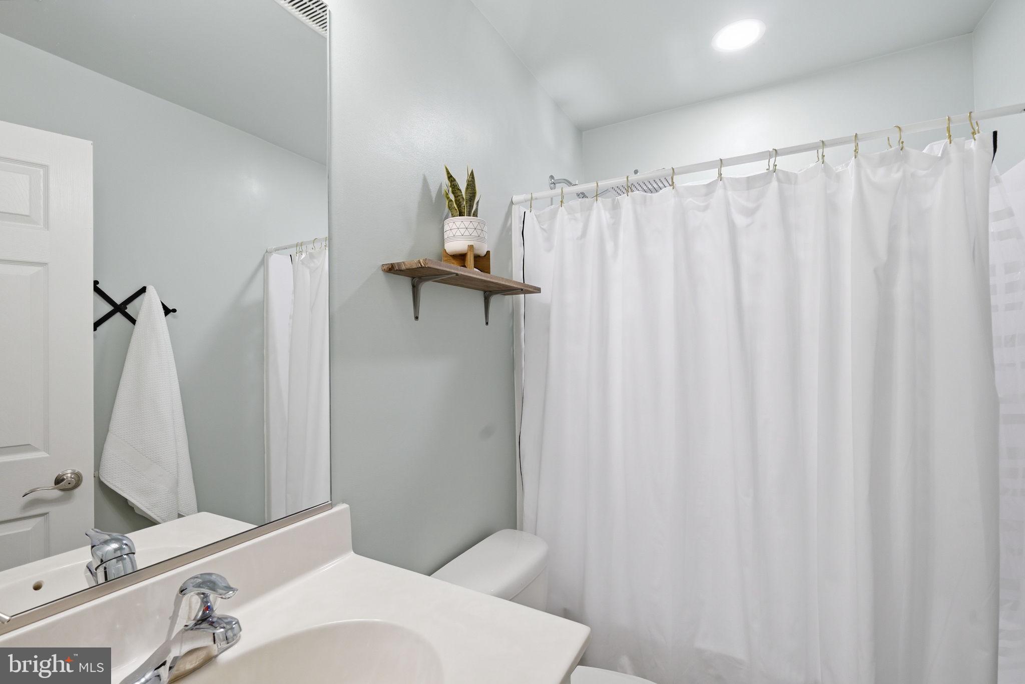 ROMANCOKE ON THE BAY - Residential