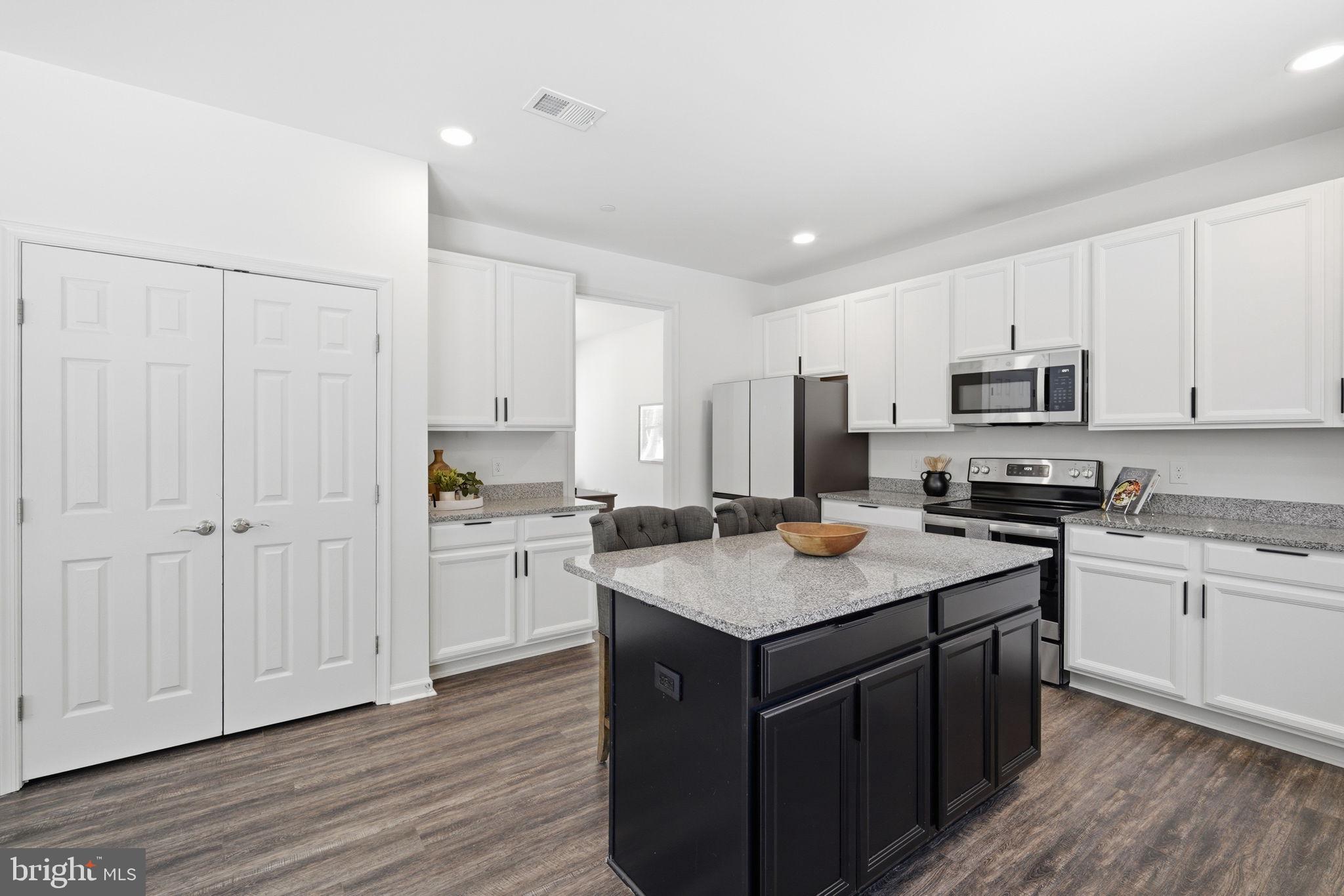 ROMANCOKE ON THE BAY - Residential