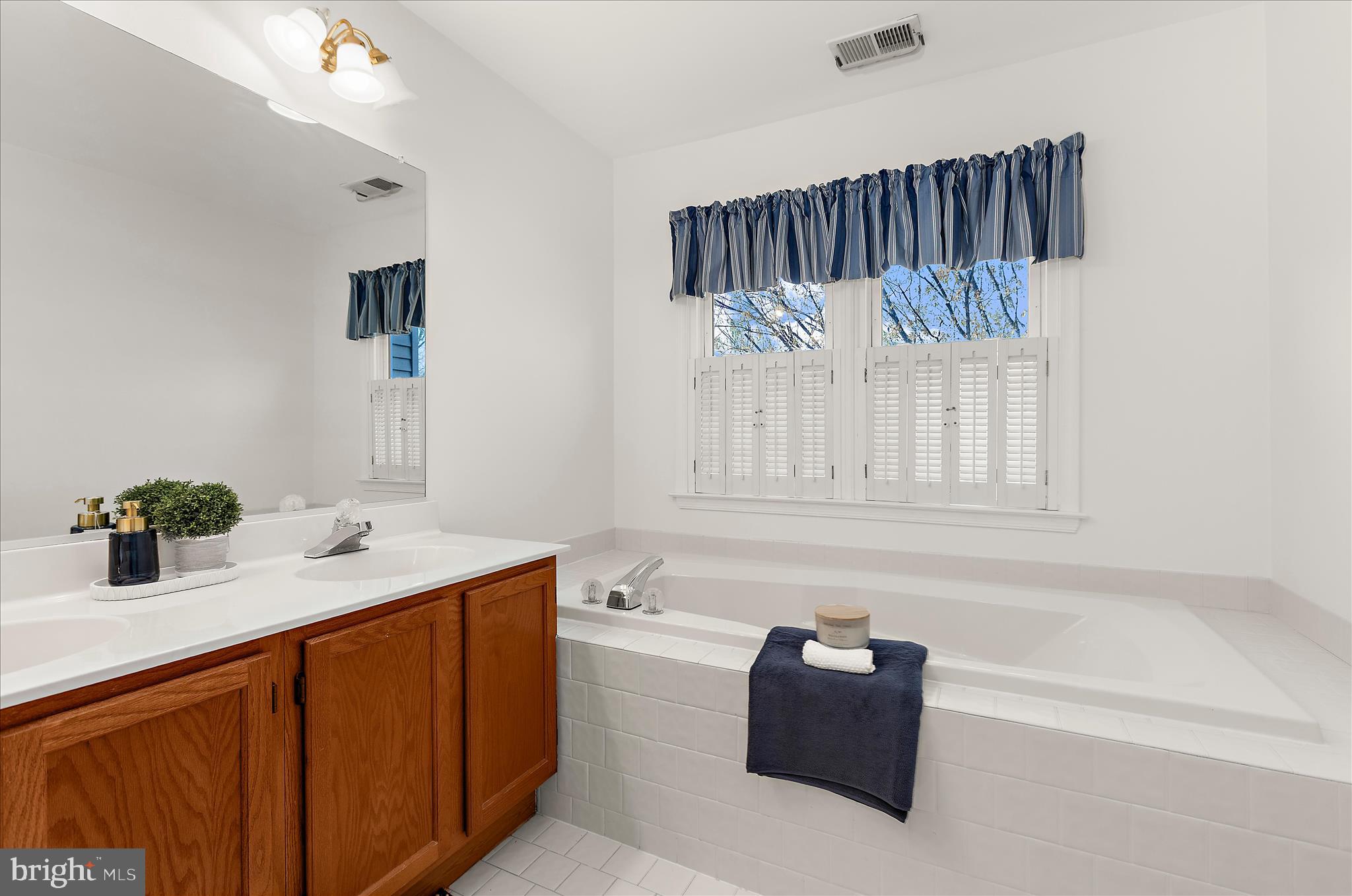 TOLL HOUSE - Residential