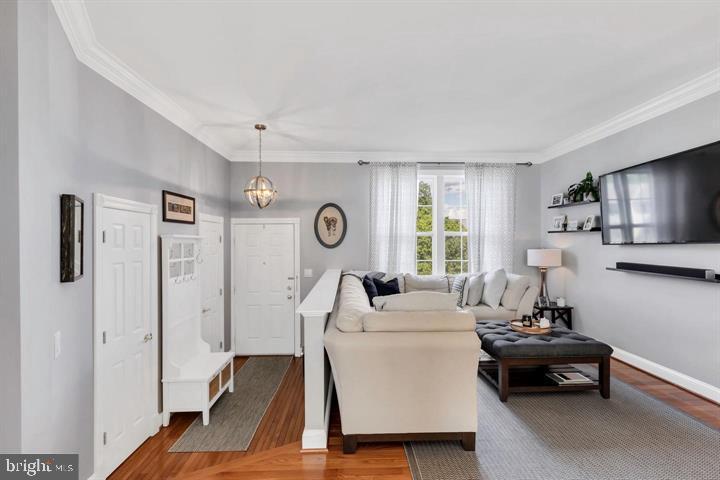 SIGNATURE AT BROADLANDS - Residential Lease