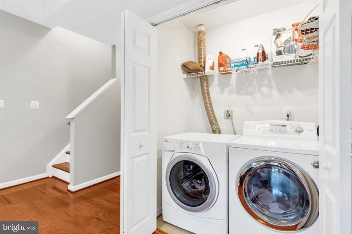 SIGNATURE AT BROADLANDS - Residential Lease