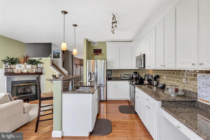 SIGNATURE AT BROADLANDS - Residential Lease