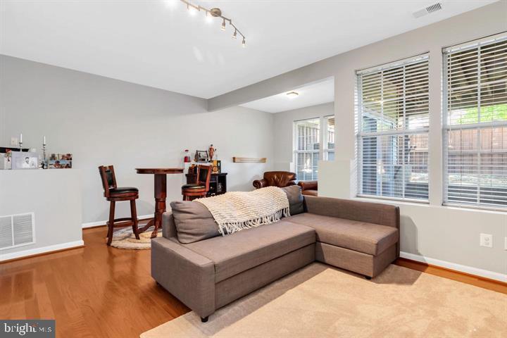 SIGNATURE AT BROADLANDS - Residential Lease