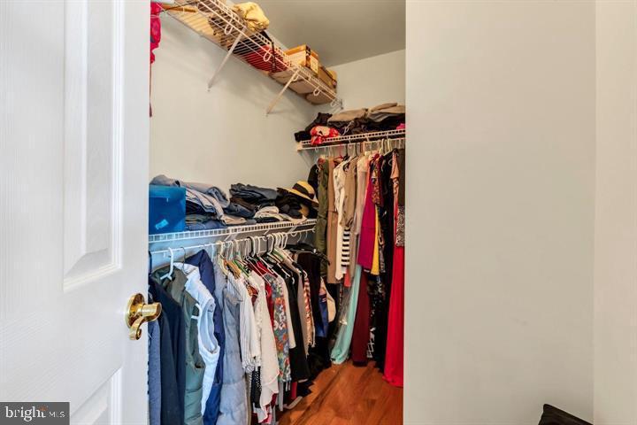 SIGNATURE AT BROADLANDS - Residential Lease