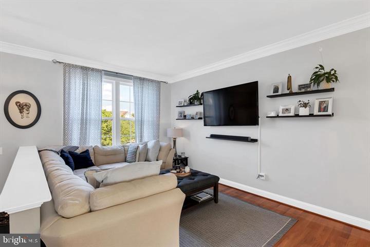 SIGNATURE AT BROADLANDS - Residential Lease